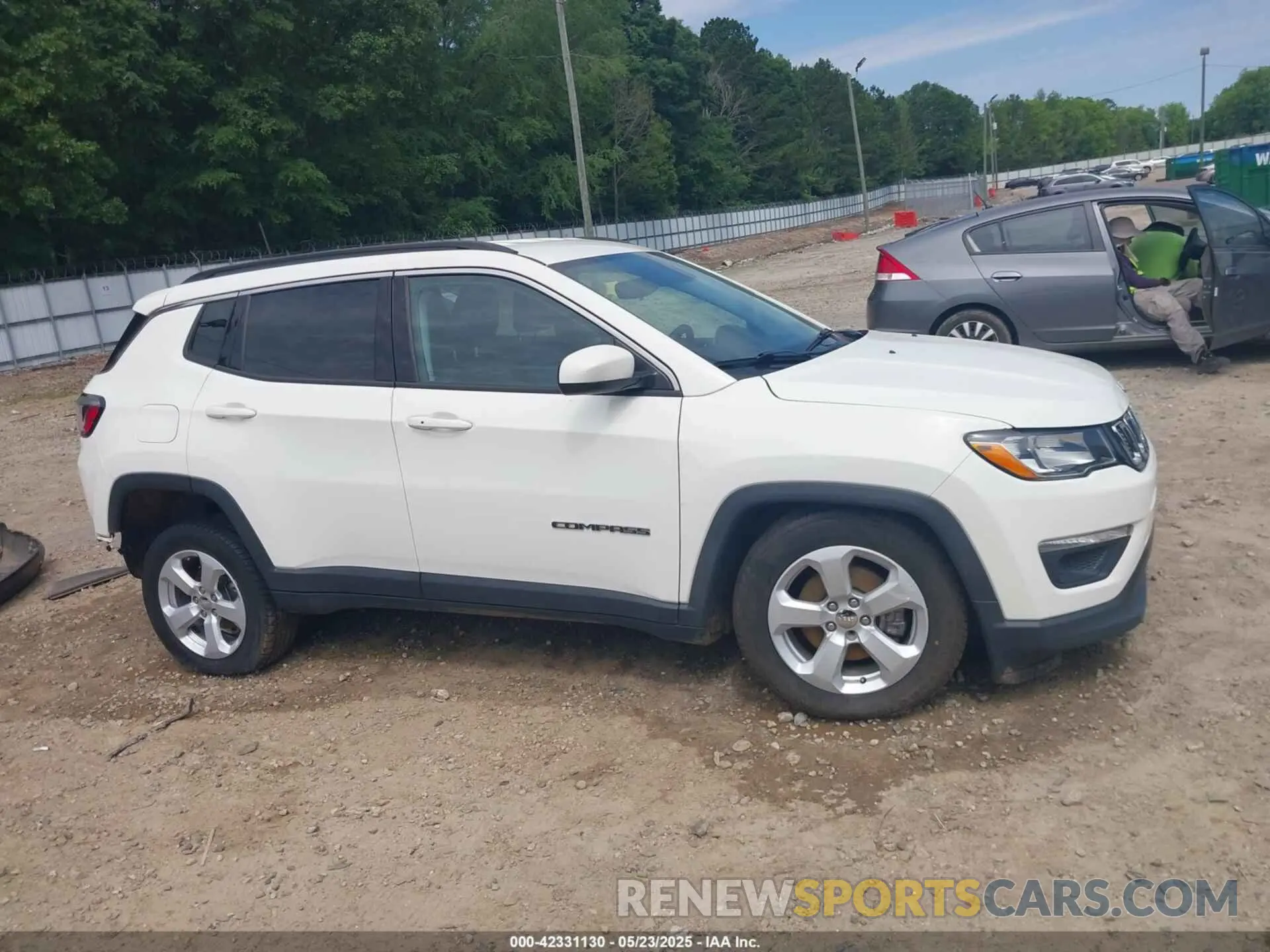 14 Photograph of a damaged car 3C4NJDBB1KT639082 JEEP COMPASS 2019