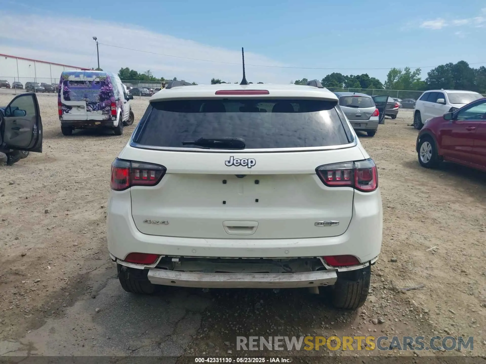 17 Photograph of a damaged car 3C4NJDBB1KT639082 JEEP COMPASS 2019