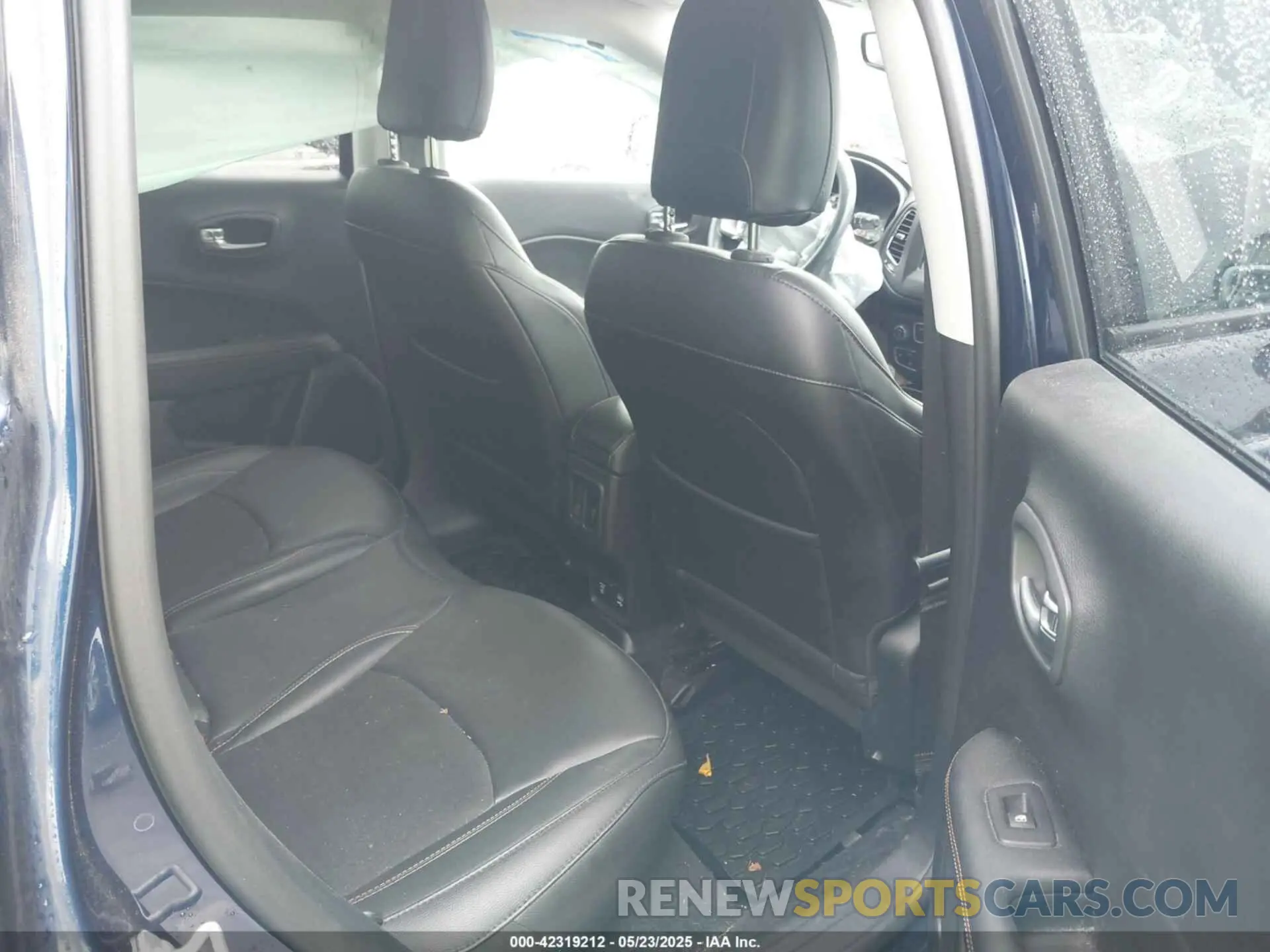 8 Photograph of a damaged car 3C4NJDBB1KT648171 JEEP COMPASS 2019