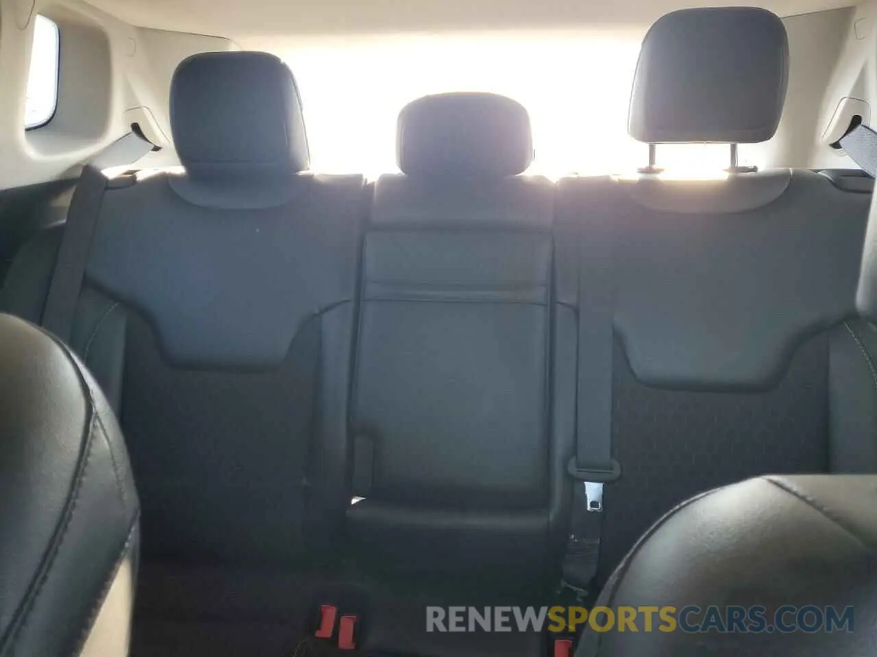 10 Photograph of a damaged car 3C4NJDBB1KT675127 JEEP COMPASS 2019