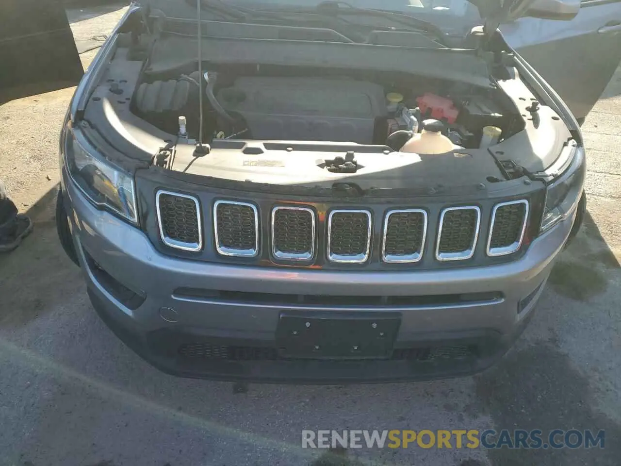 14 Photograph of a damaged car 3C4NJDBB1KT675127 JEEP COMPASS 2019