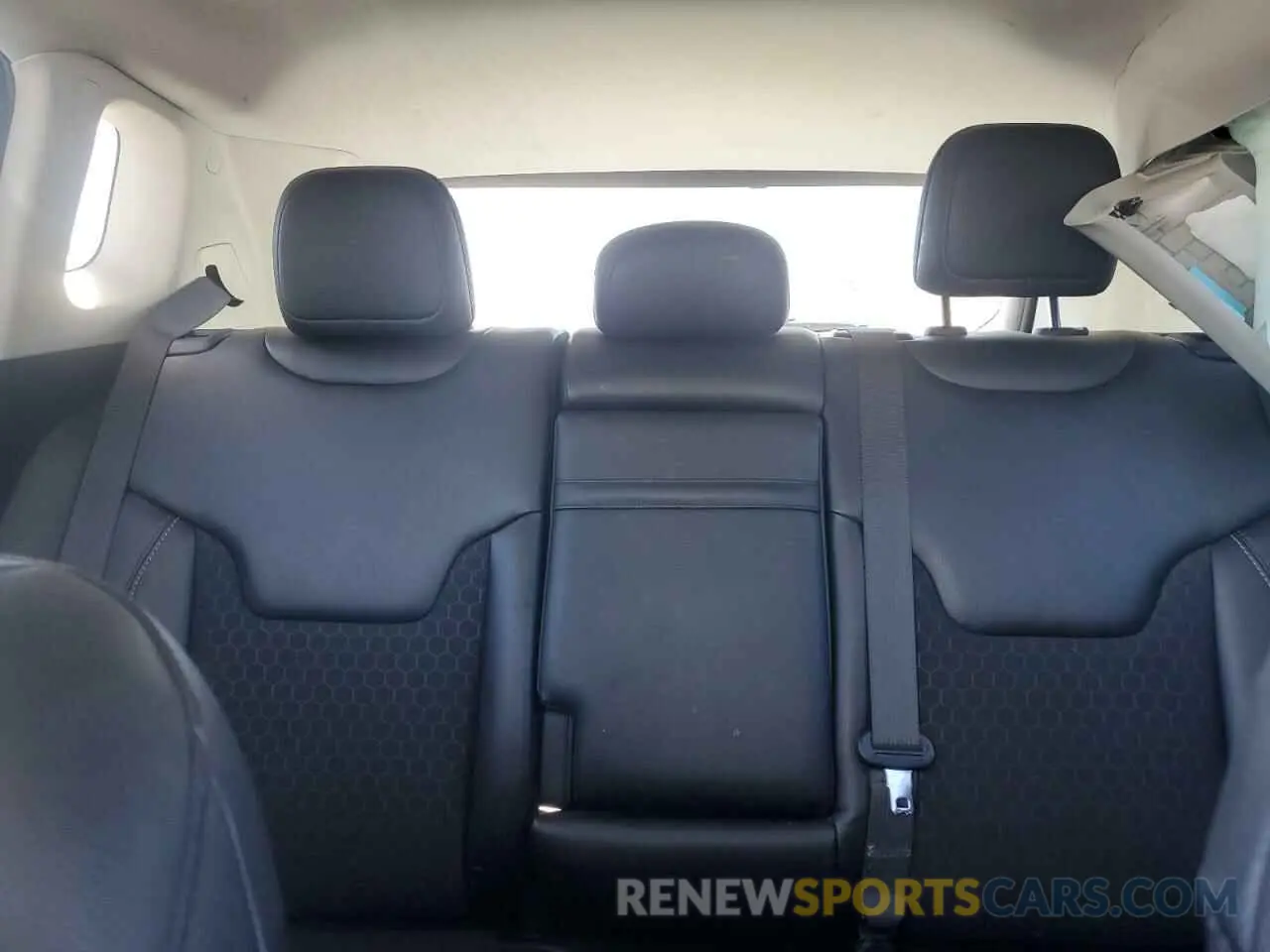 10 Photograph of a damaged car 3C4NJDBB1KT678948 JEEP COMPASS 2019