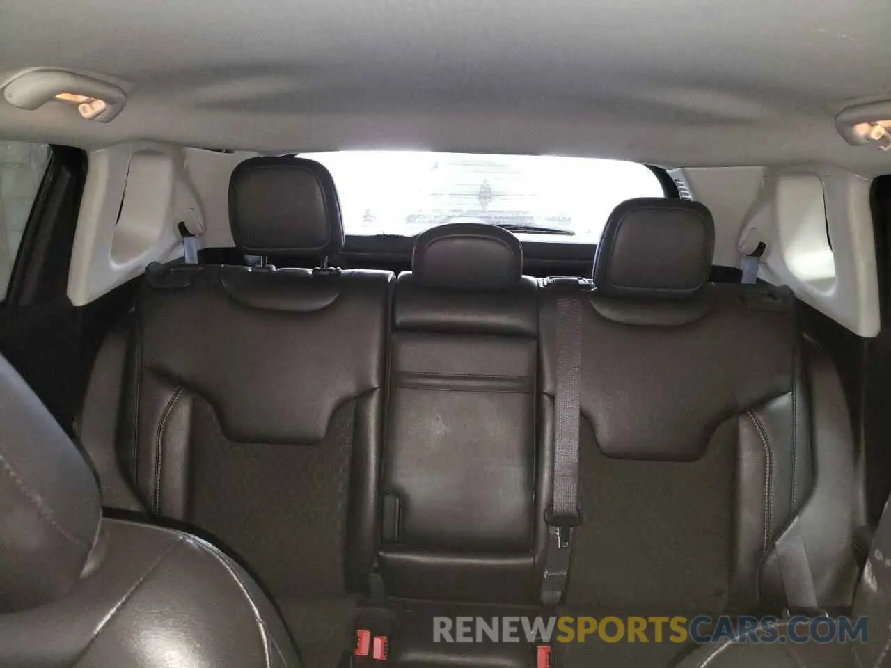 10 Photograph of a damaged car 3C4NJDBB1KT690324 JEEP COMPASS 2019