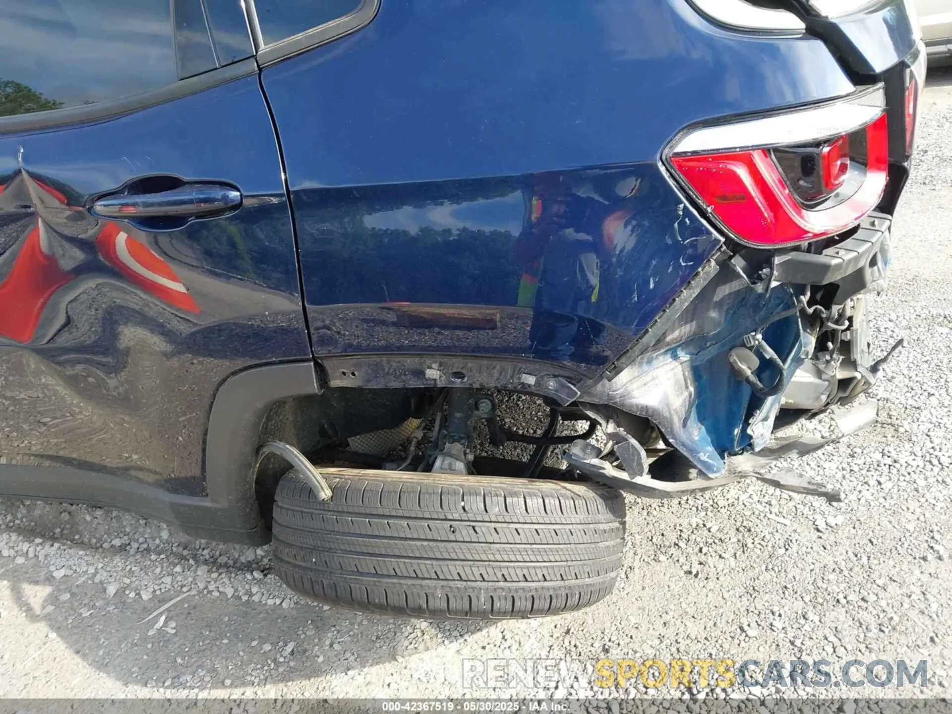 13 Photograph of a damaged car 3C4NJDBB1KT748738 JEEP COMPASS 2019
