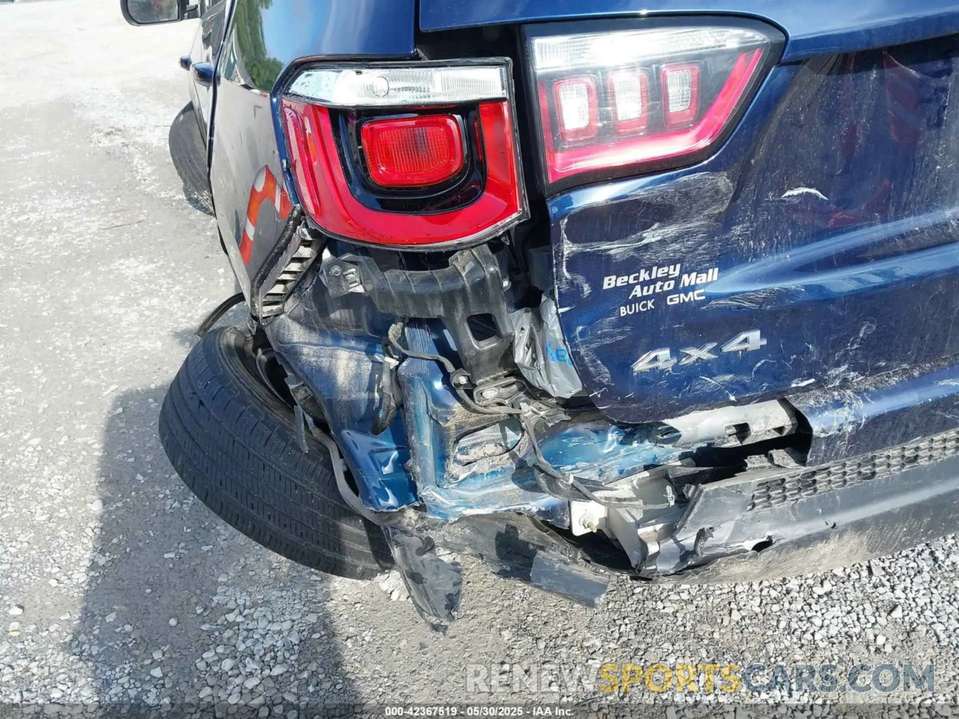 15 Photograph of a damaged car 3C4NJDBB1KT748738 JEEP COMPASS 2019