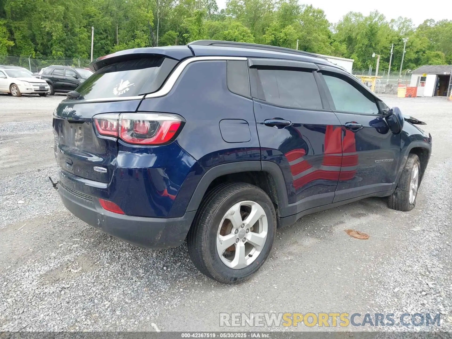 4 Photograph of a damaged car 3C4NJDBB1KT748738 JEEP COMPASS 2019