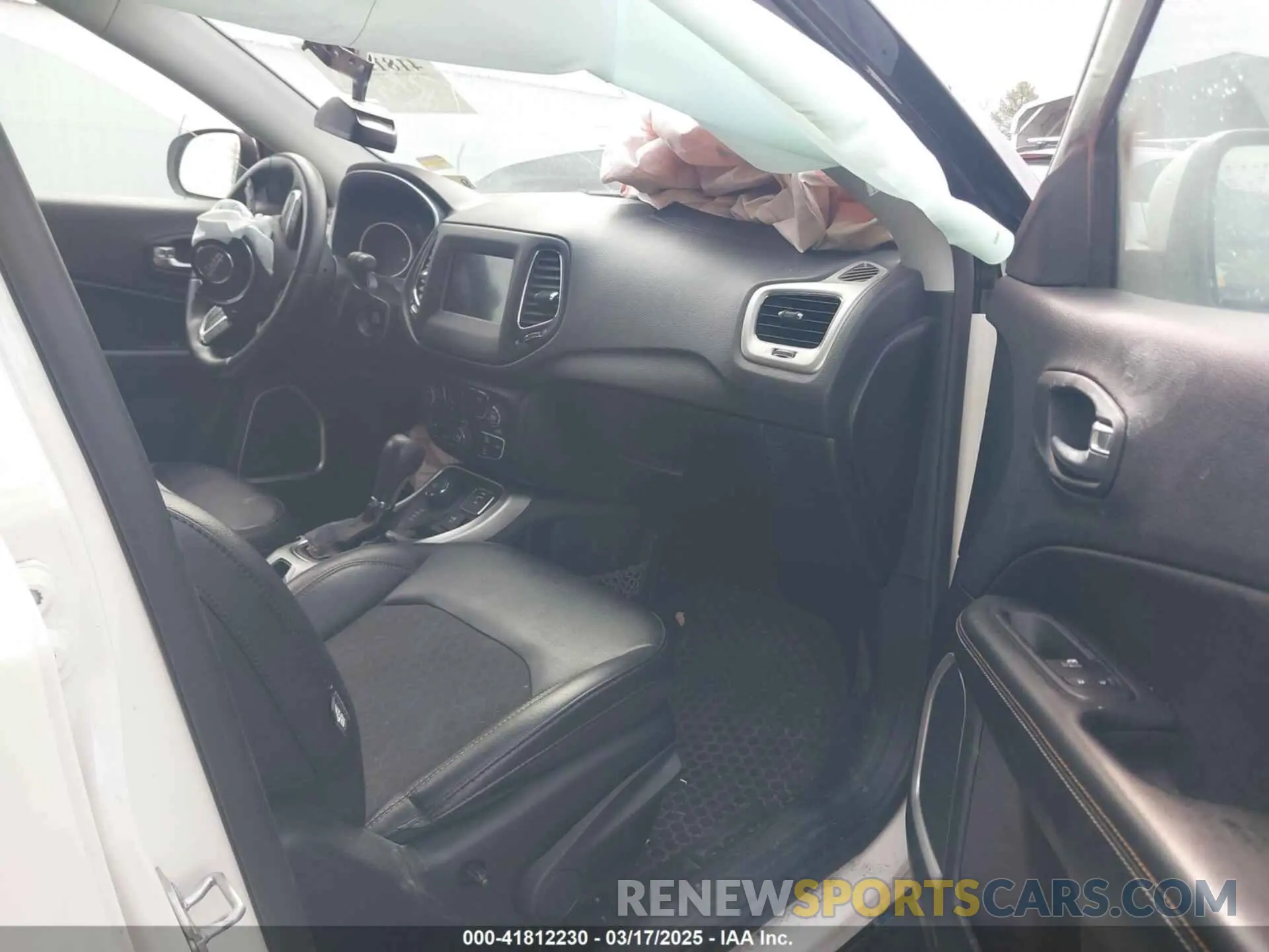 5 Photograph of a damaged car 3C4NJDBB1KT761196 JEEP COMPASS 2019