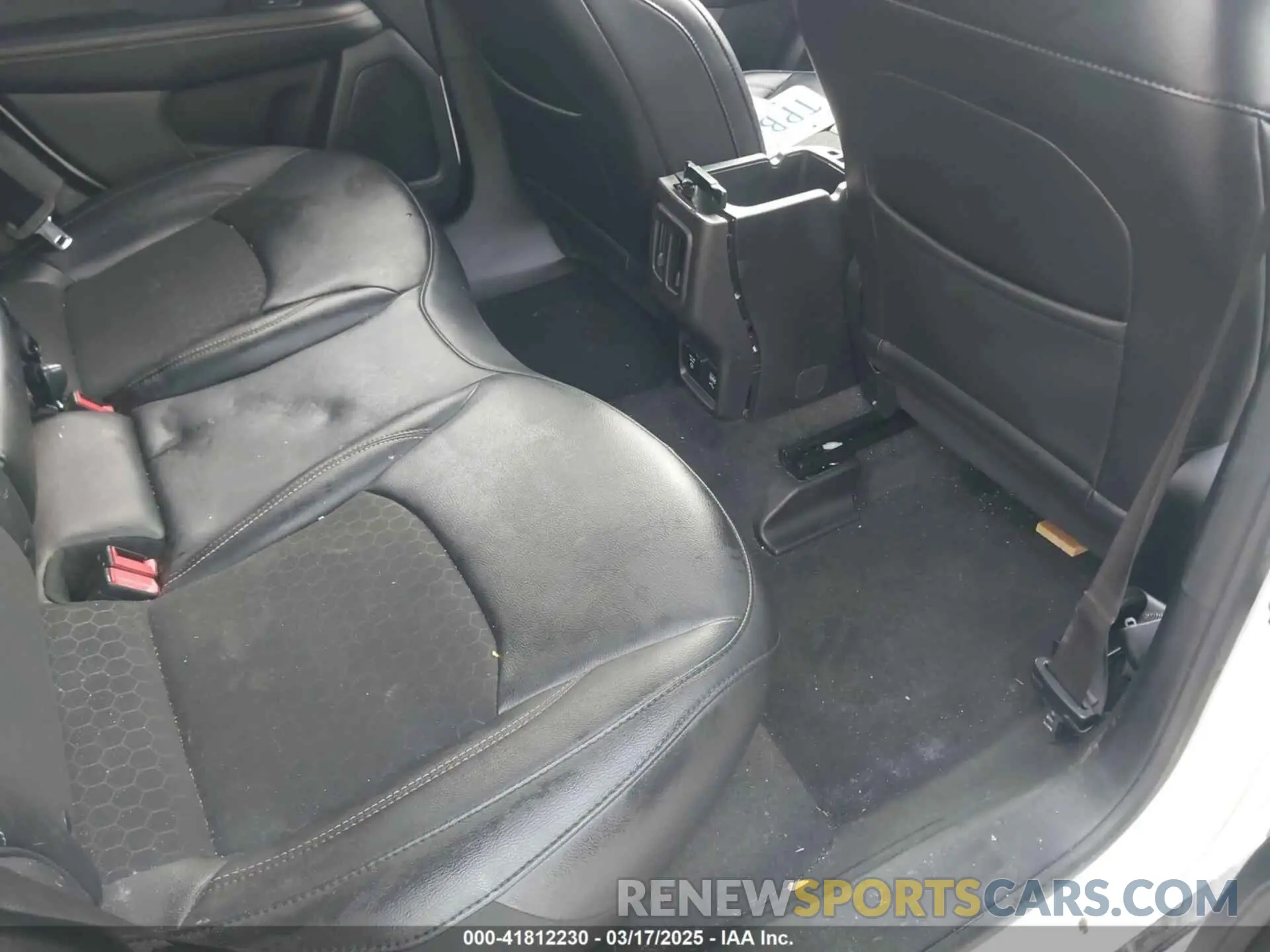 8 Photograph of a damaged car 3C4NJDBB1KT761196 JEEP COMPASS 2019