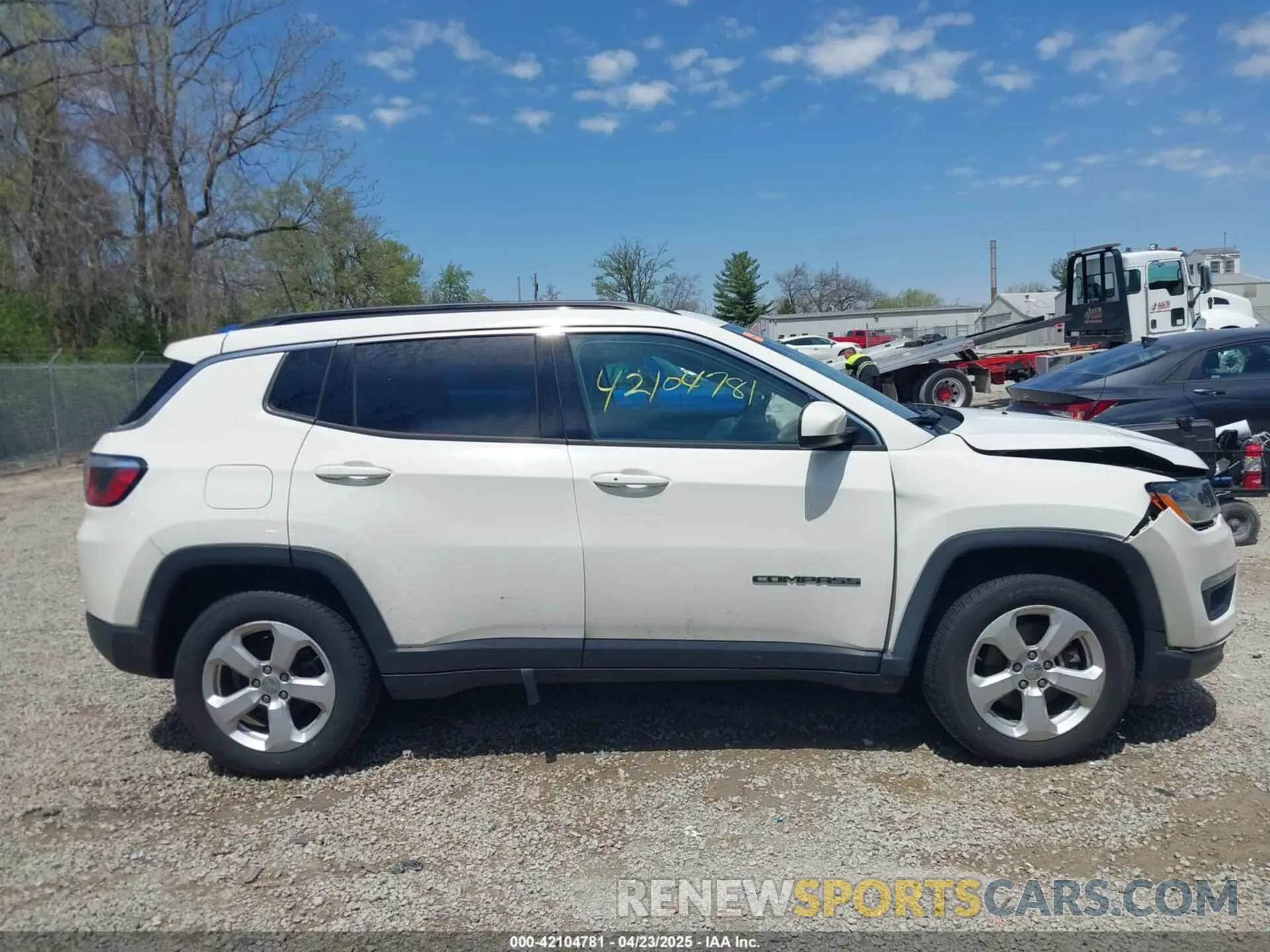 14 Photograph of a damaged car 3C4NJDBB1KT792223 JEEP COMPASS 2019