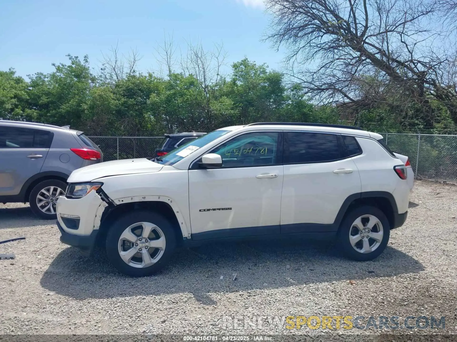 15 Photograph of a damaged car 3C4NJDBB1KT792223 JEEP COMPASS 2019