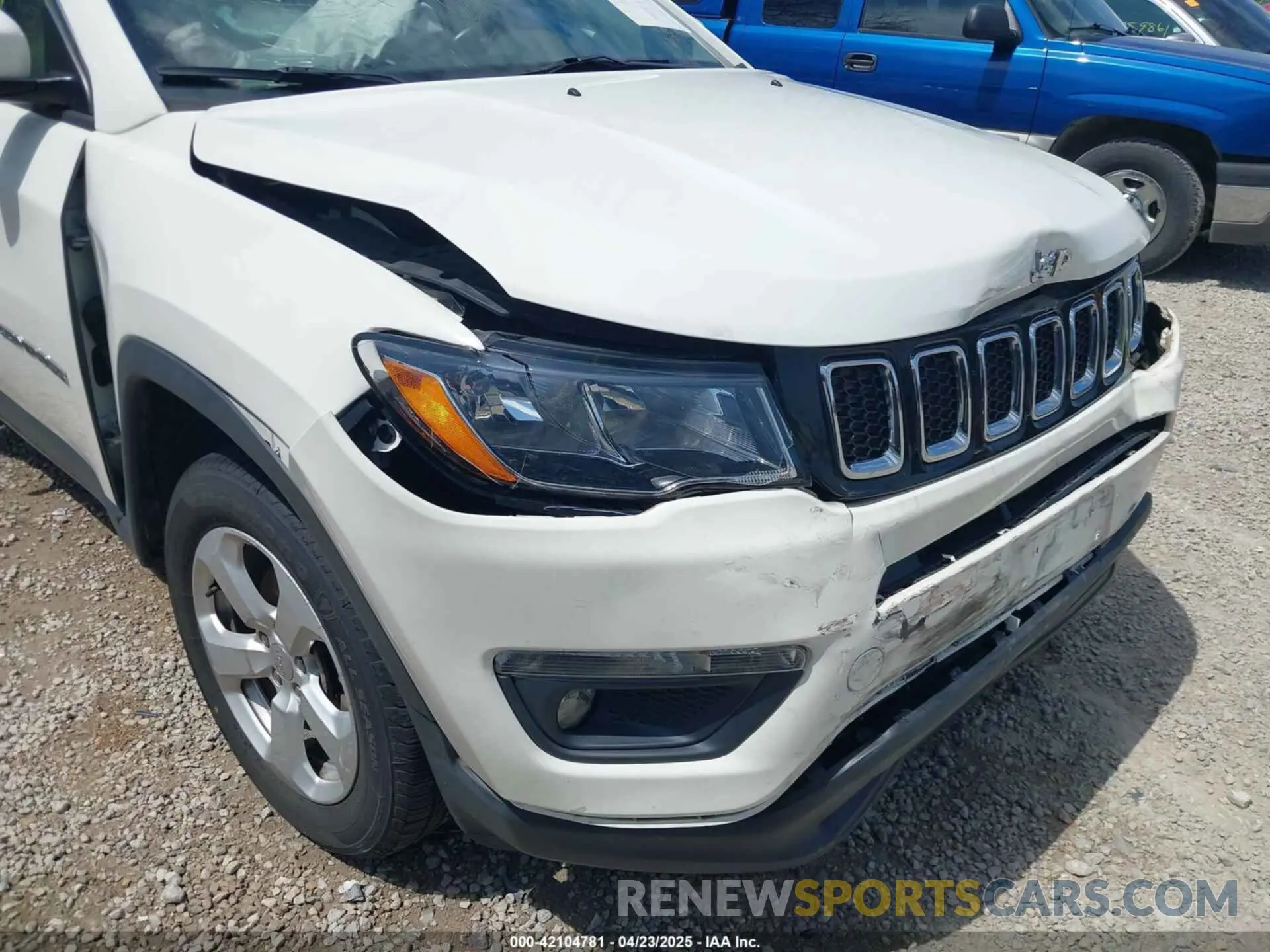 18 Photograph of a damaged car 3C4NJDBB1KT792223 JEEP COMPASS 2019