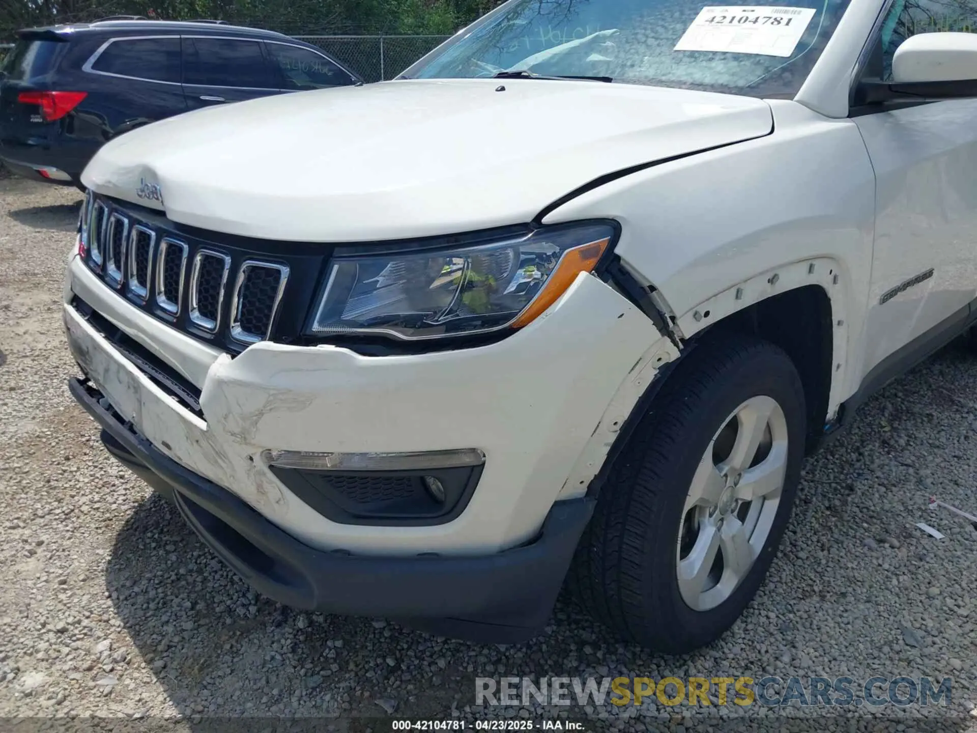 19 Photograph of a damaged car 3C4NJDBB1KT792223 JEEP COMPASS 2019