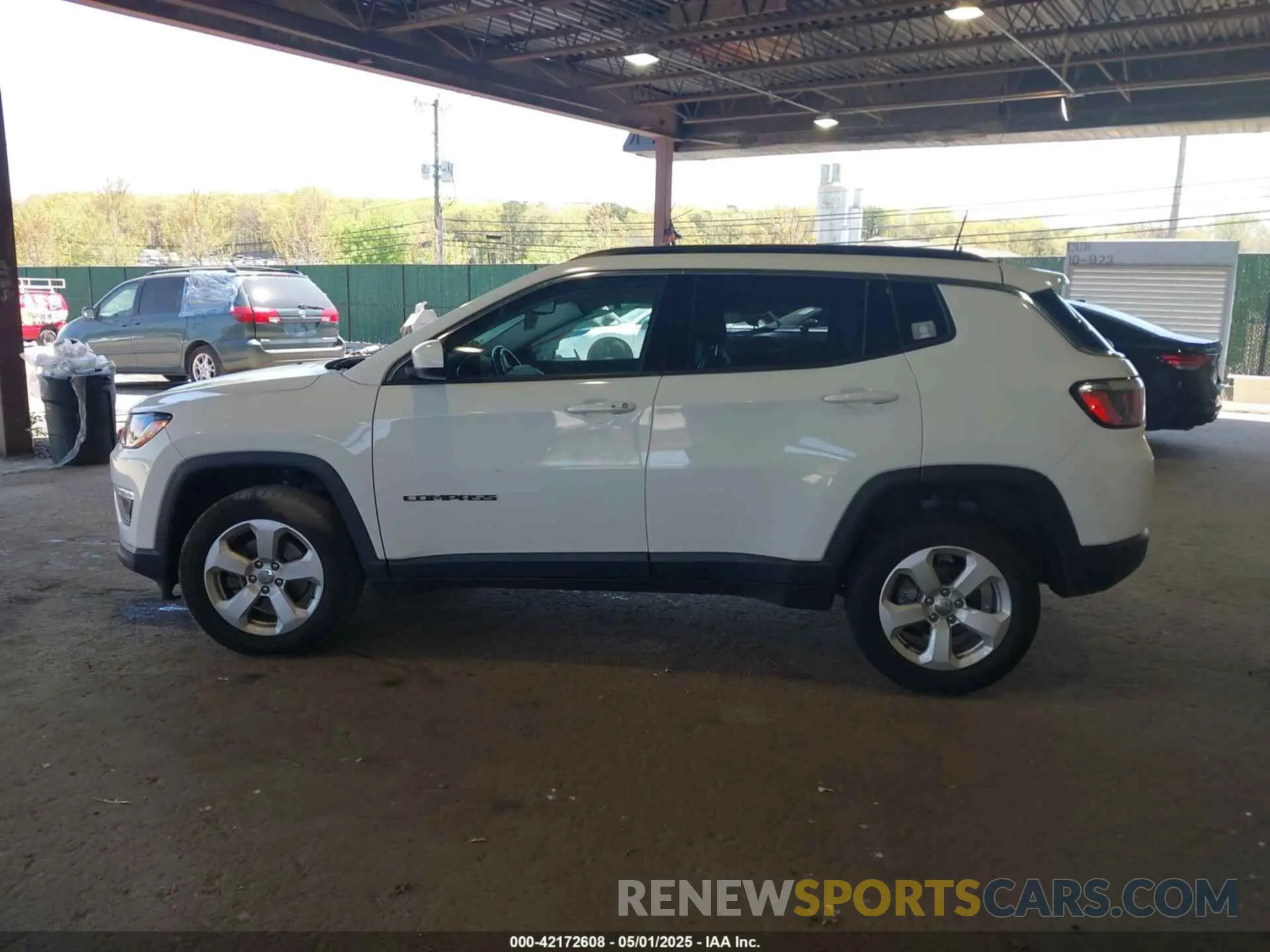 14 Photograph of a damaged car 3C4NJDBB1KT813958 JEEP COMPASS 2019