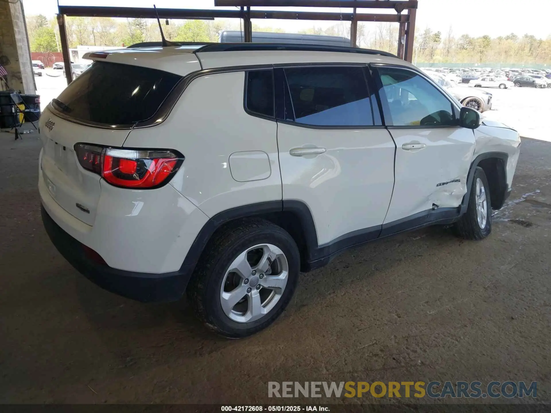 4 Photograph of a damaged car 3C4NJDBB1KT813958 JEEP COMPASS 2019