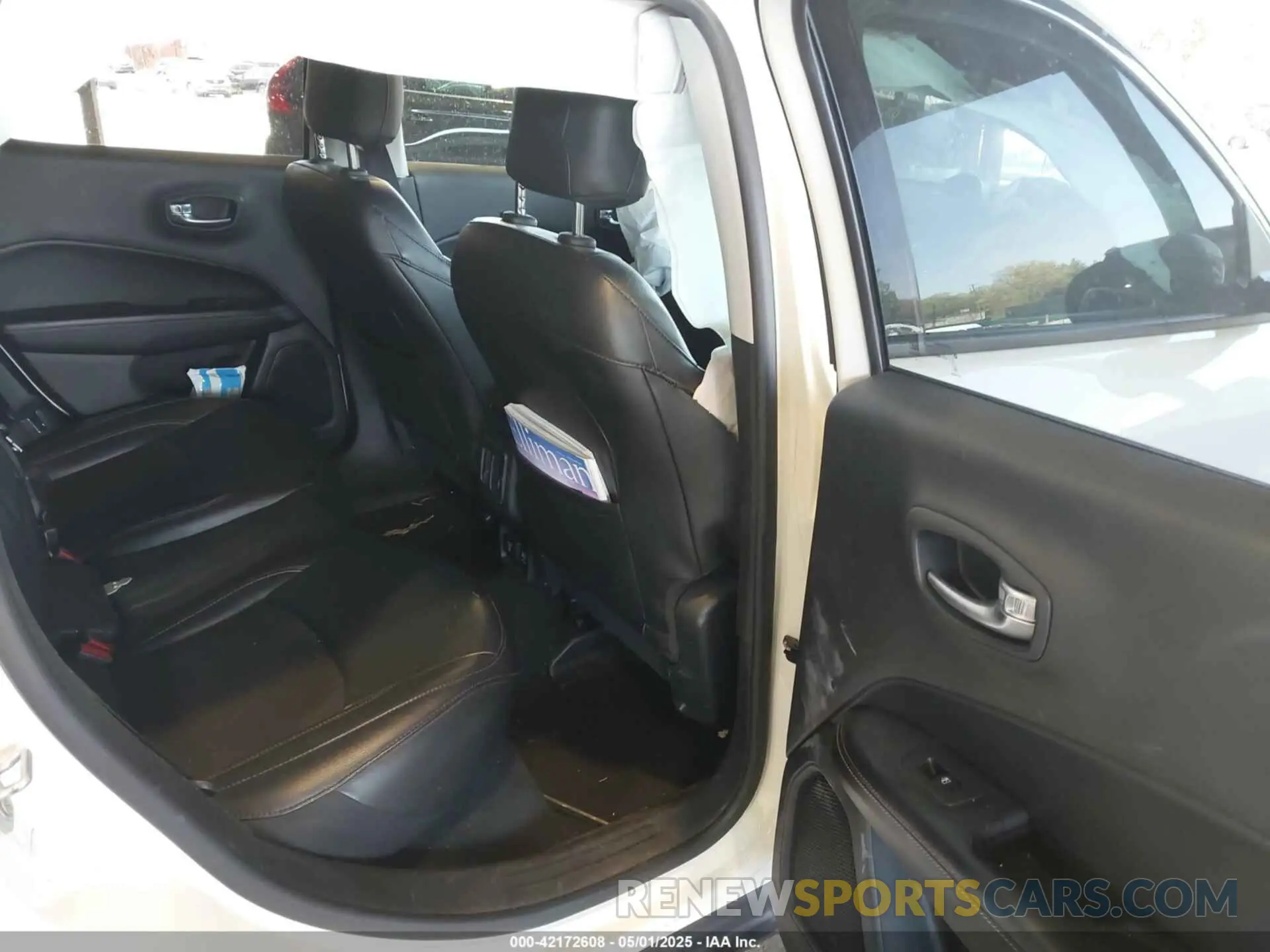8 Photograph of a damaged car 3C4NJDBB1KT813958 JEEP COMPASS 2019