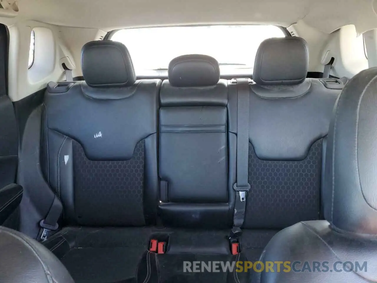 10 Photograph of a damaged car 3C4NJDBB1KT817864 JEEP COMPASS 2019
