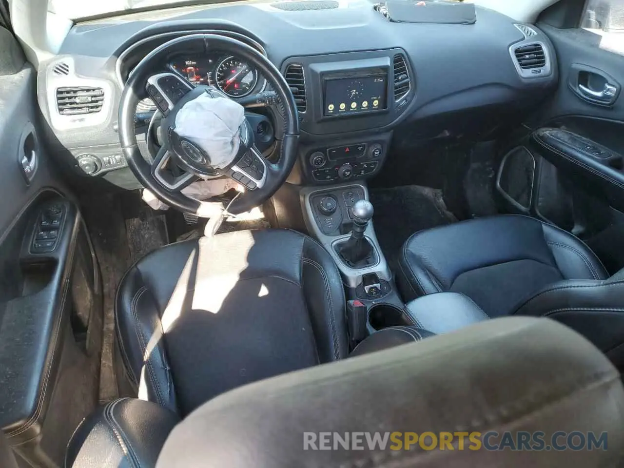 8 Photograph of a damaged car 3C4NJDBB1KT817864 JEEP COMPASS 2019