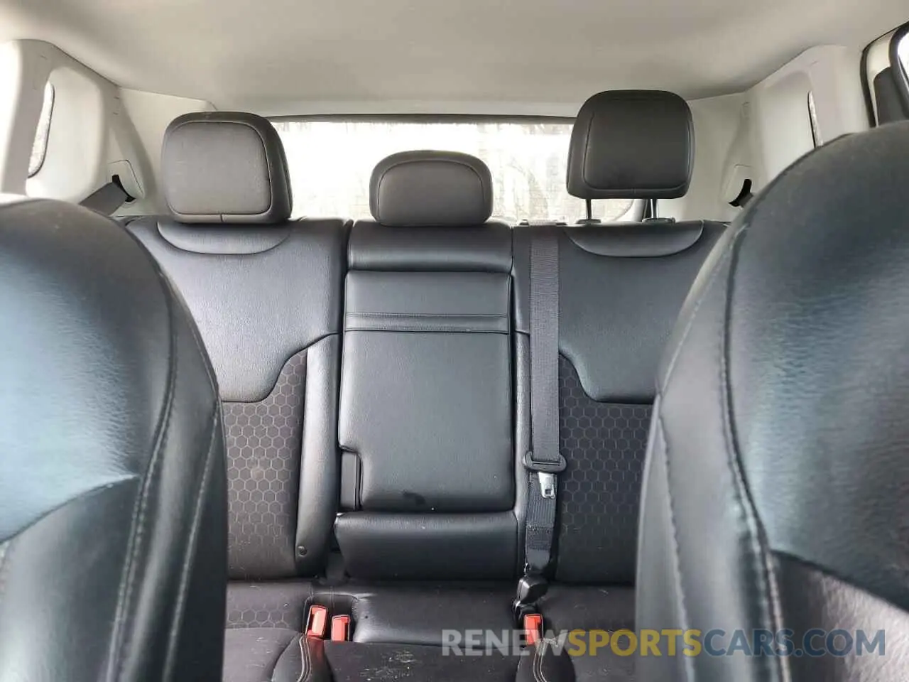 10 Photograph of a damaged car 3C4NJDBB1KT850900 JEEP COMPASS 2019