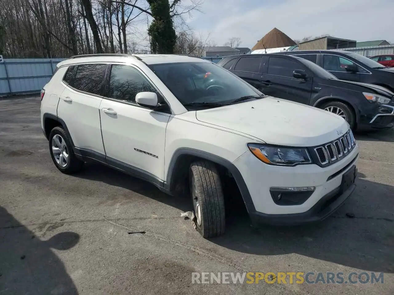 4 Photograph of a damaged car 3C4NJDBB1KT850900 JEEP COMPASS 2019