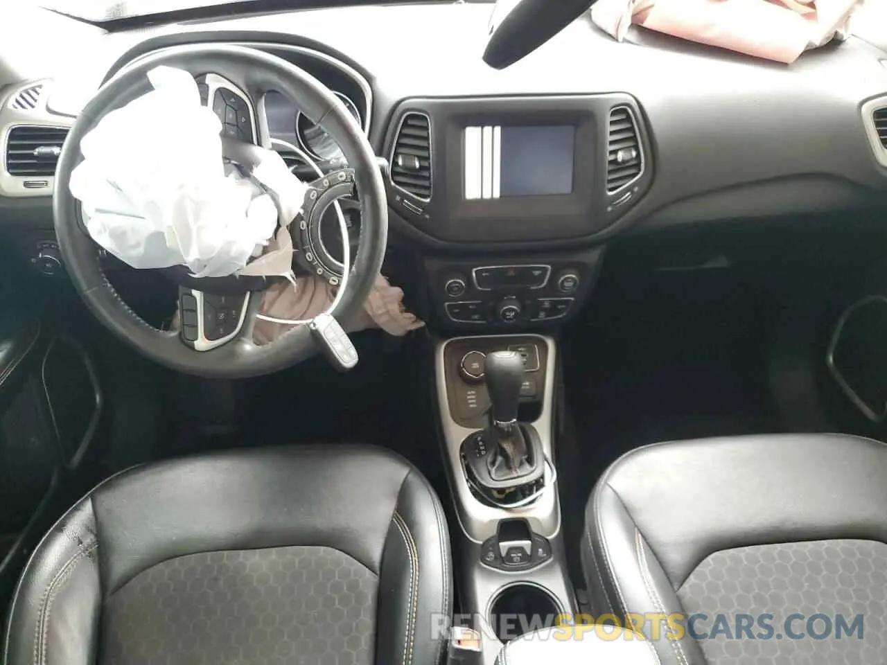 8 Photograph of a damaged car 3C4NJDBB2KT646123 JEEP COMPASS 2019