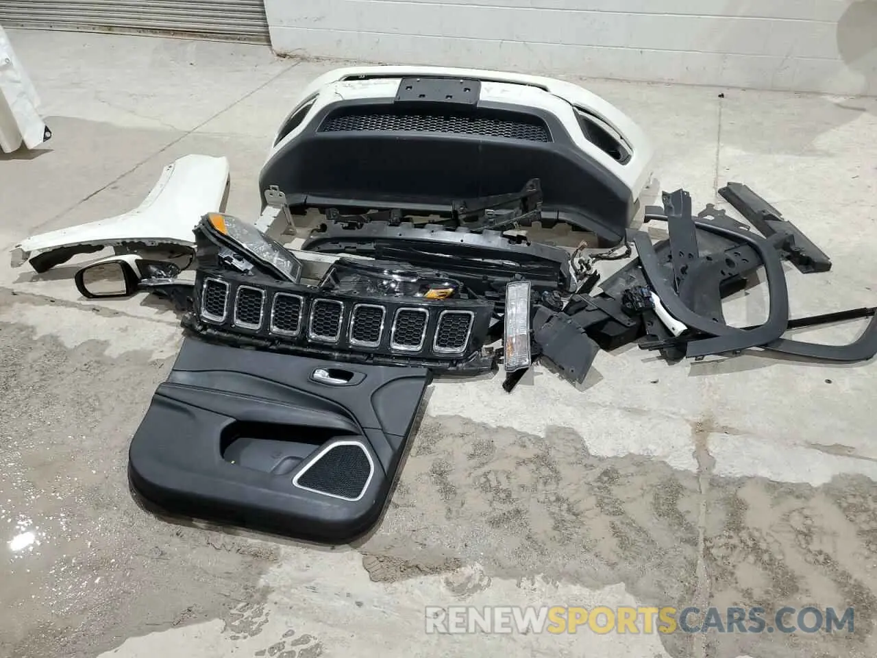 13 Photograph of a damaged car 3C4NJDBB2KT674794 JEEP COMPASS 2019