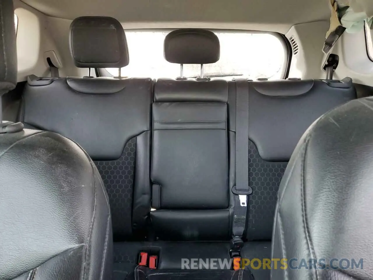 10 Photograph of a damaged car 3C4NJDBB2KT678506 JEEP COMPASS 2019