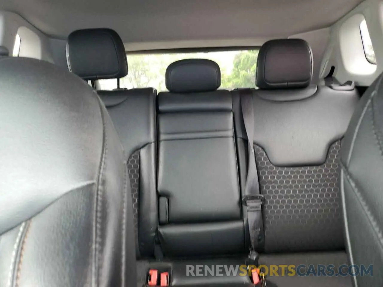 10 Photograph of a damaged car 3C4NJDBB2KT697024 JEEP COMPASS 2019