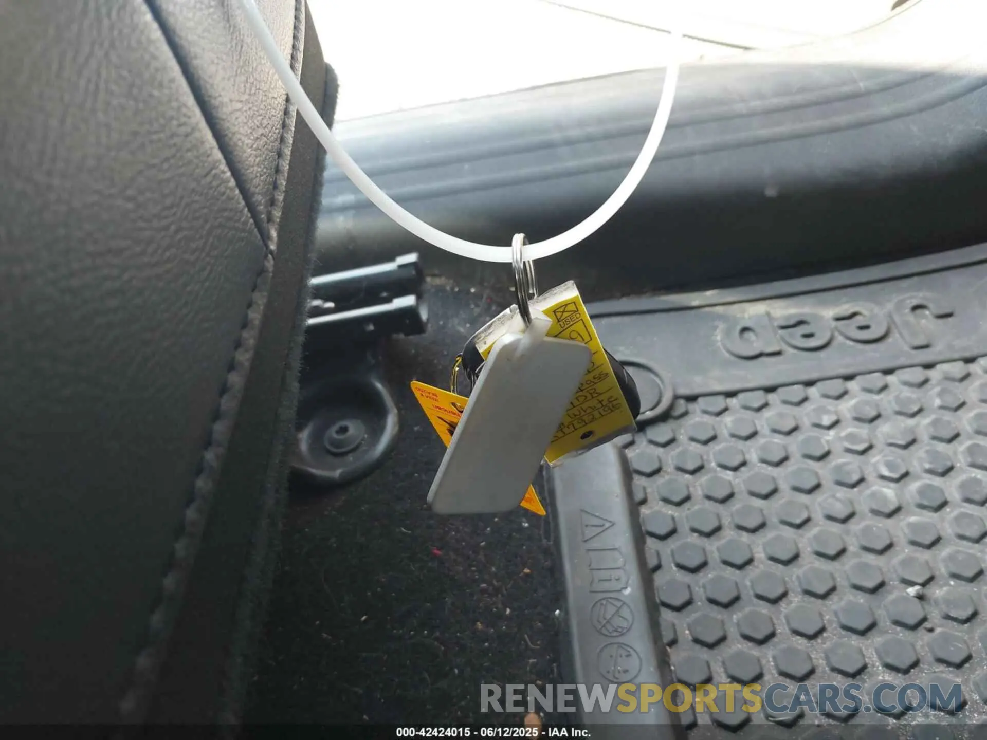 11 Photograph of a damaged car 3C4NJDBB2KT792196 JEEP COMPASS 2019