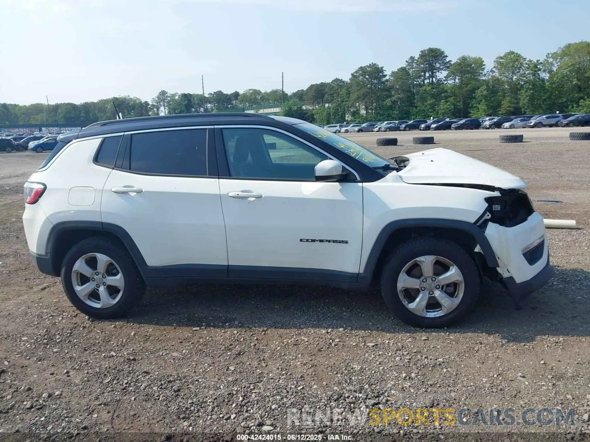13 Photograph of a damaged car 3C4NJDBB2KT792196 JEEP COMPASS 2019