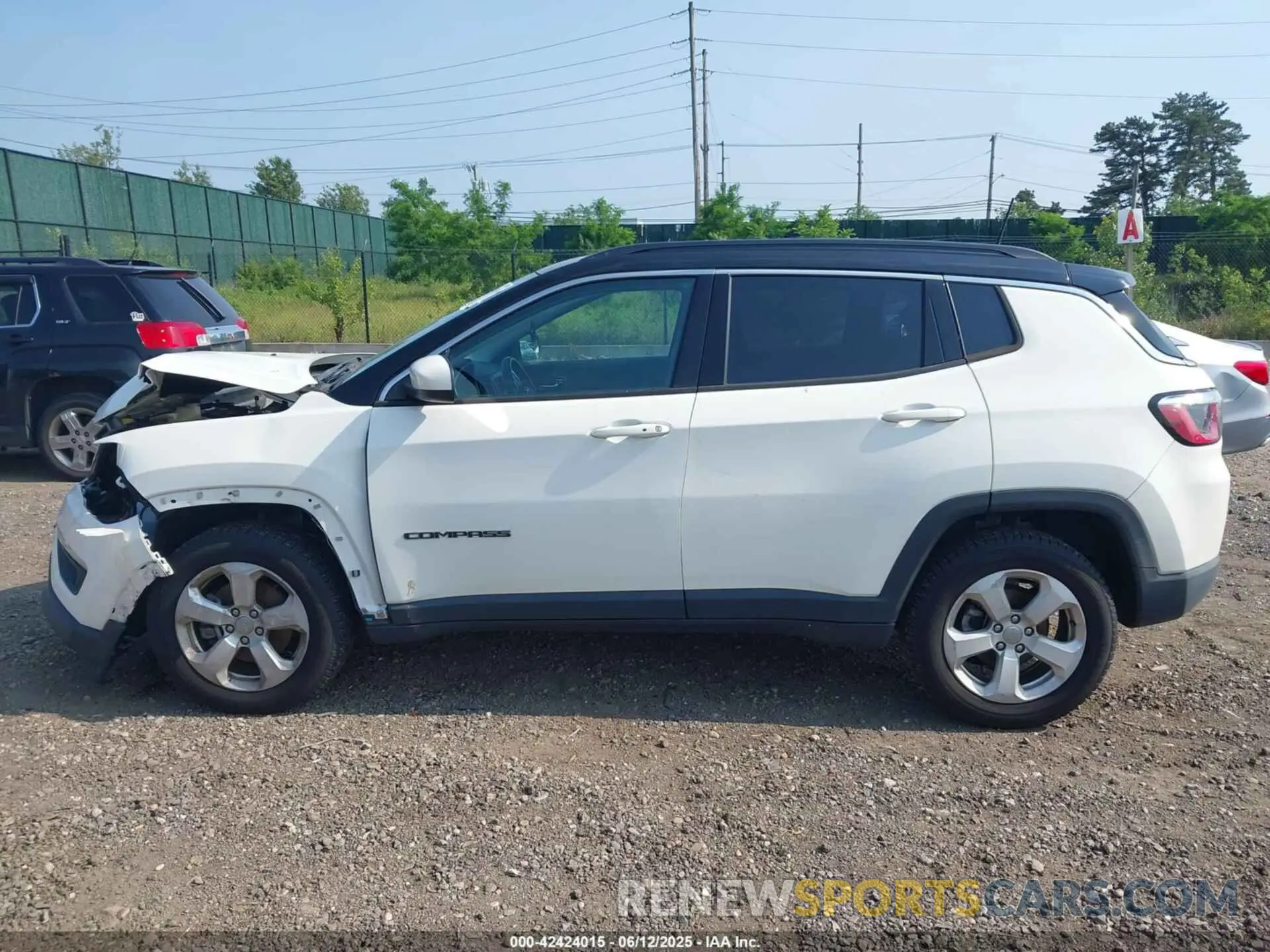 14 Photograph of a damaged car 3C4NJDBB2KT792196 JEEP COMPASS 2019