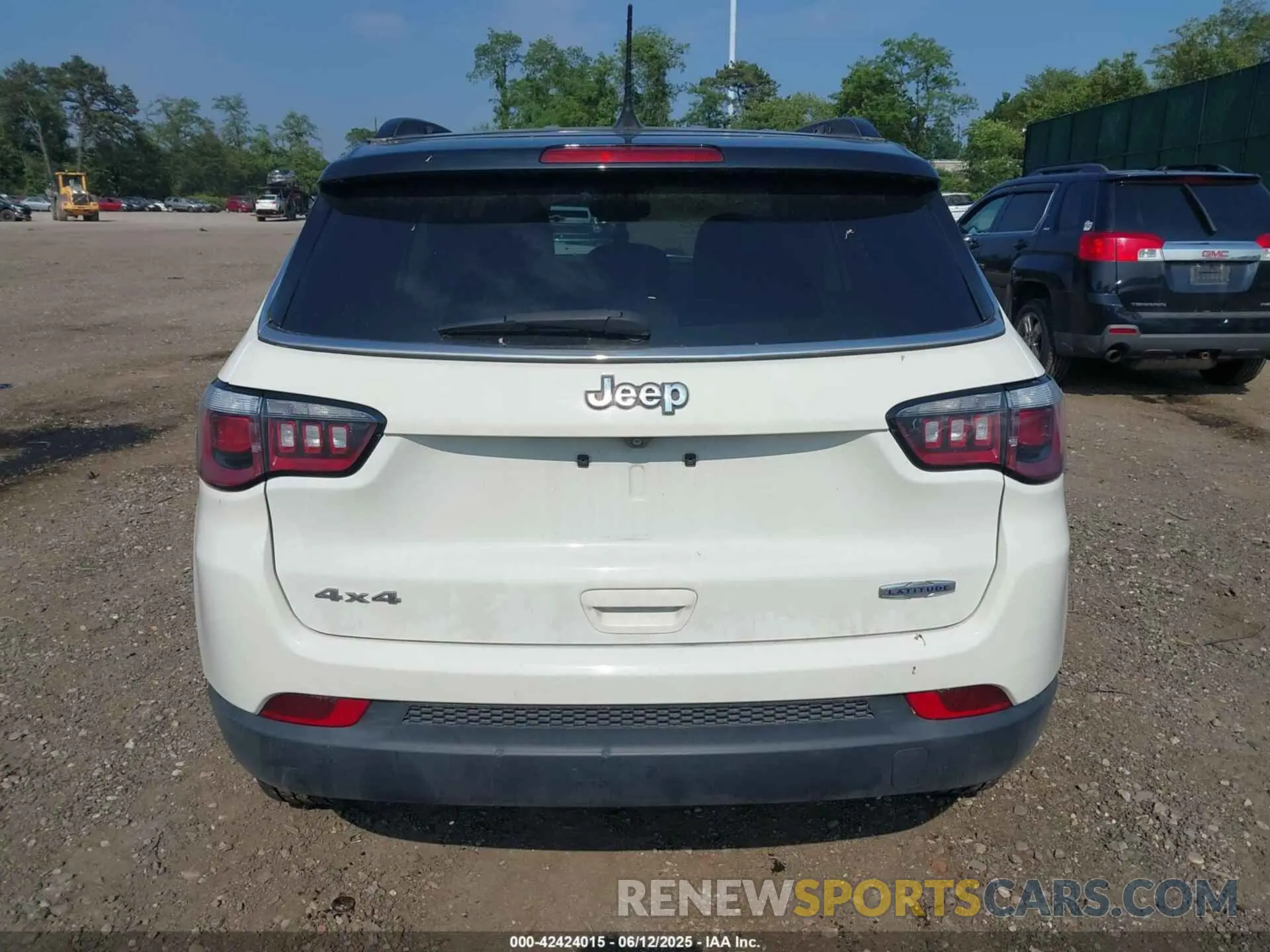 16 Photograph of a damaged car 3C4NJDBB2KT792196 JEEP COMPASS 2019
