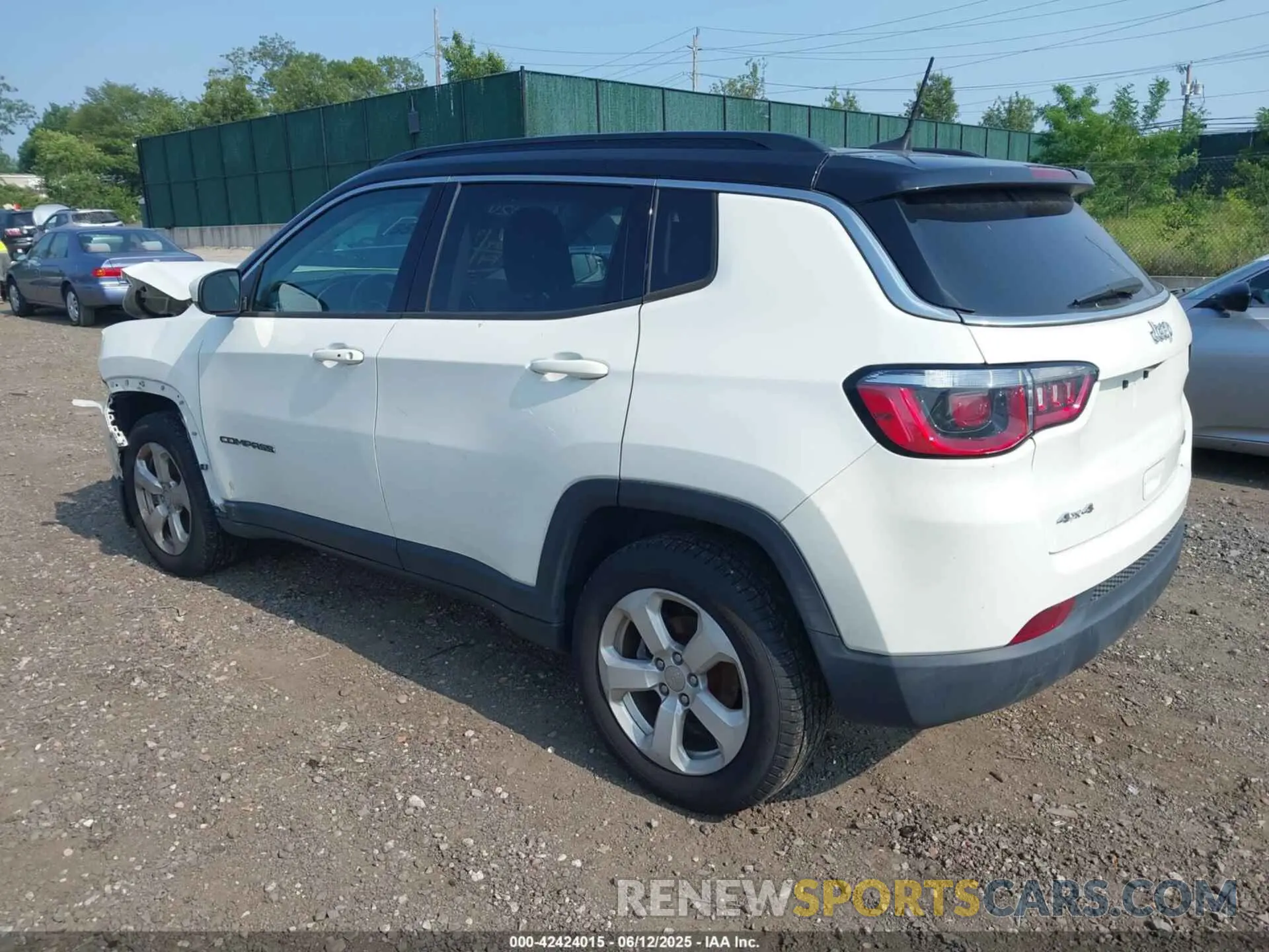 3 Photograph of a damaged car 3C4NJDBB2KT792196 JEEP COMPASS 2019