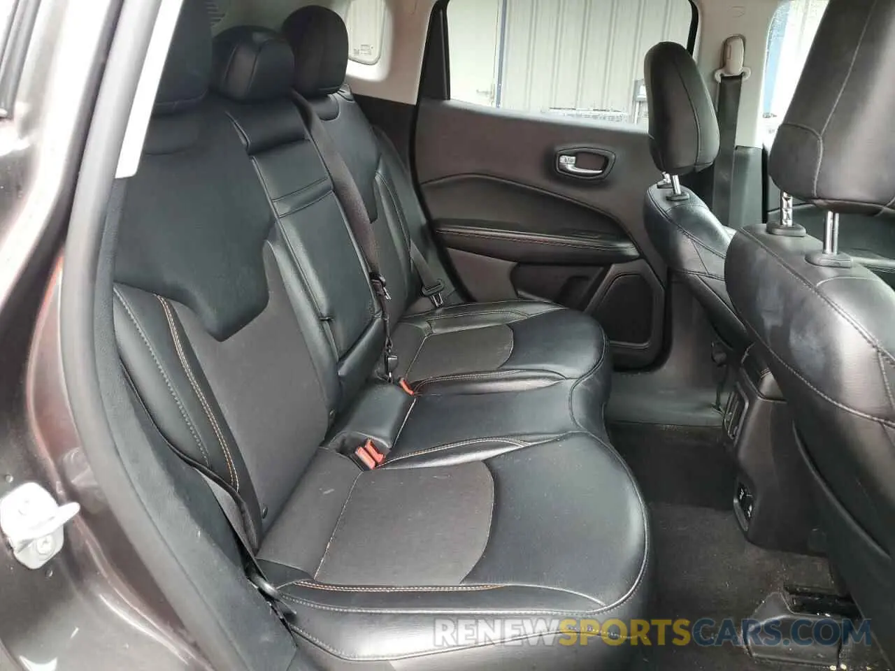 10 Photograph of a damaged car 3C4NJDBB3KT593710 JEEP COMPASS 2019