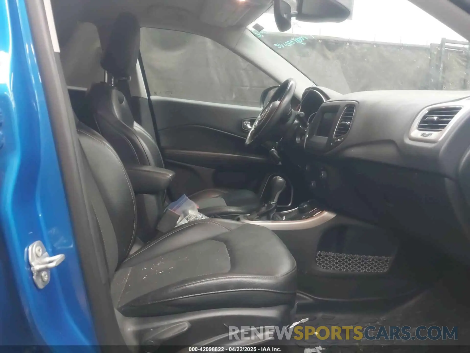 5 Photograph of a damaged car 3C4NJDBB3KT595277 JEEP COMPASS 2019