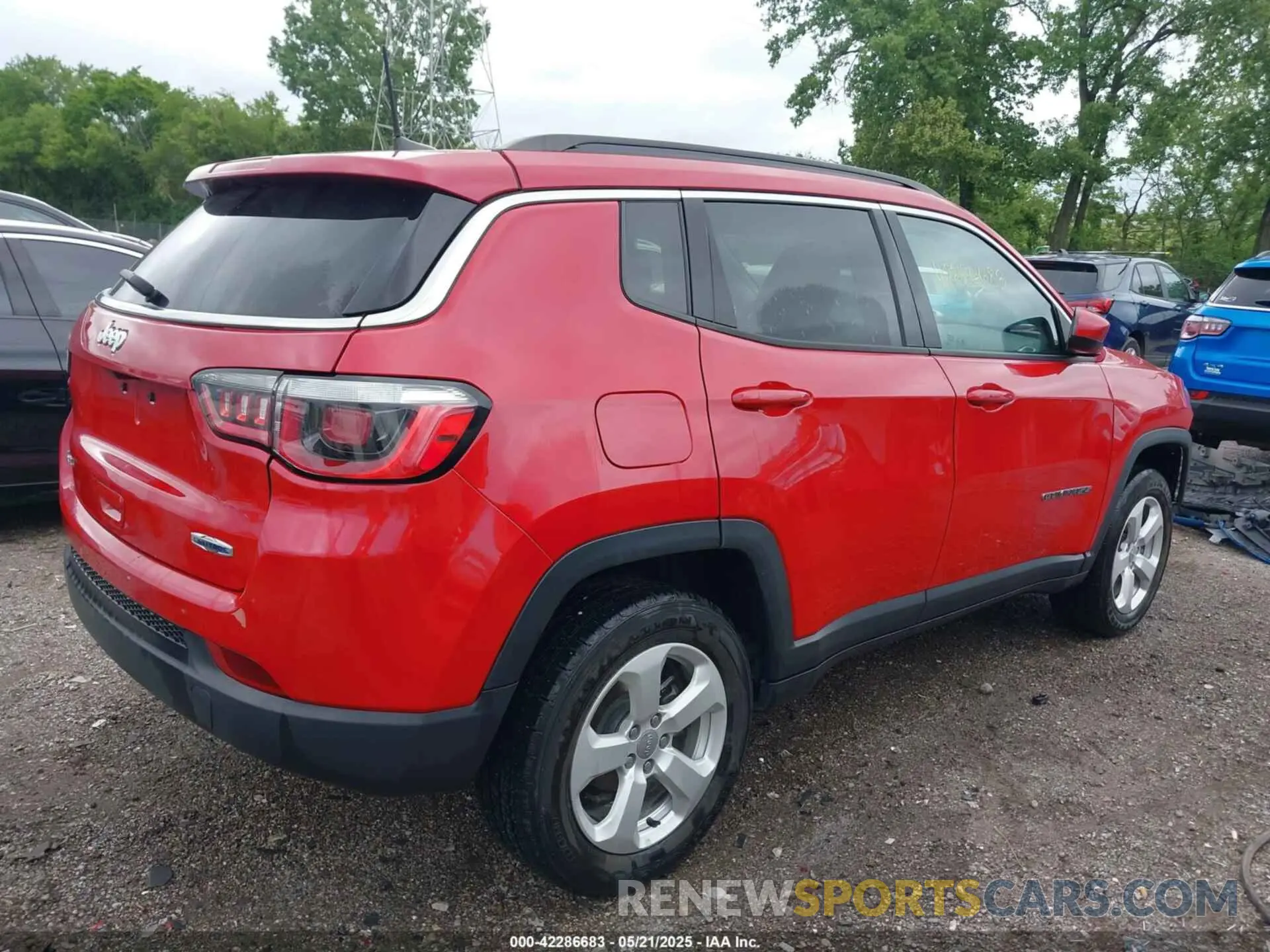4 Photograph of a damaged car 3C4NJDBB3KT595330 JEEP COMPASS 2019