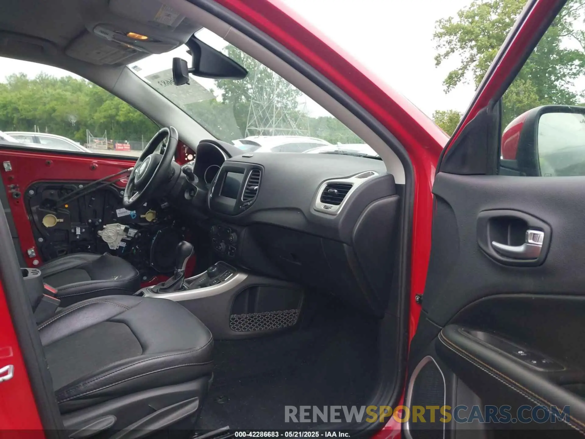 5 Photograph of a damaged car 3C4NJDBB3KT595330 JEEP COMPASS 2019