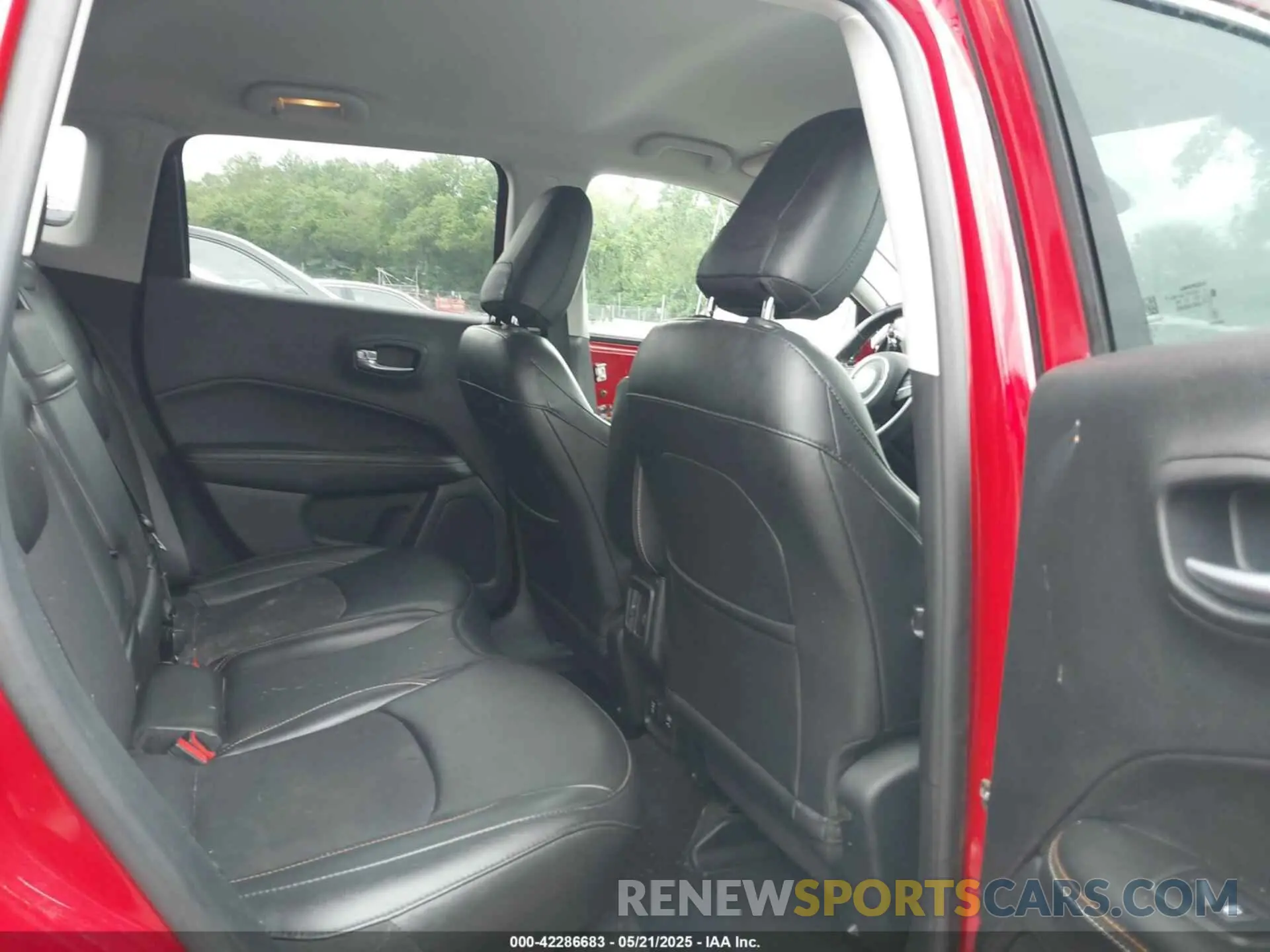 8 Photograph of a damaged car 3C4NJDBB3KT595330 JEEP COMPASS 2019