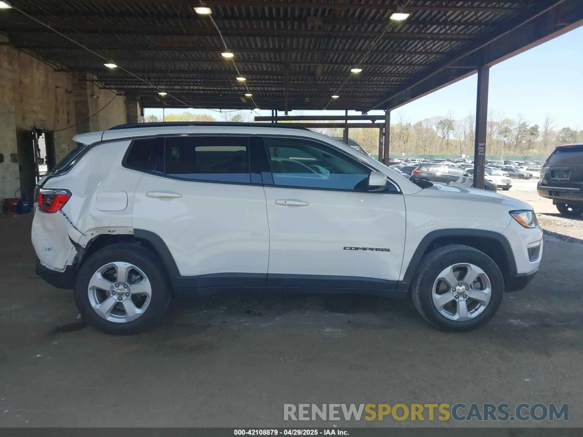 14 Photograph of a damaged car 3C4NJDBB3KT654263 JEEP COMPASS 2019