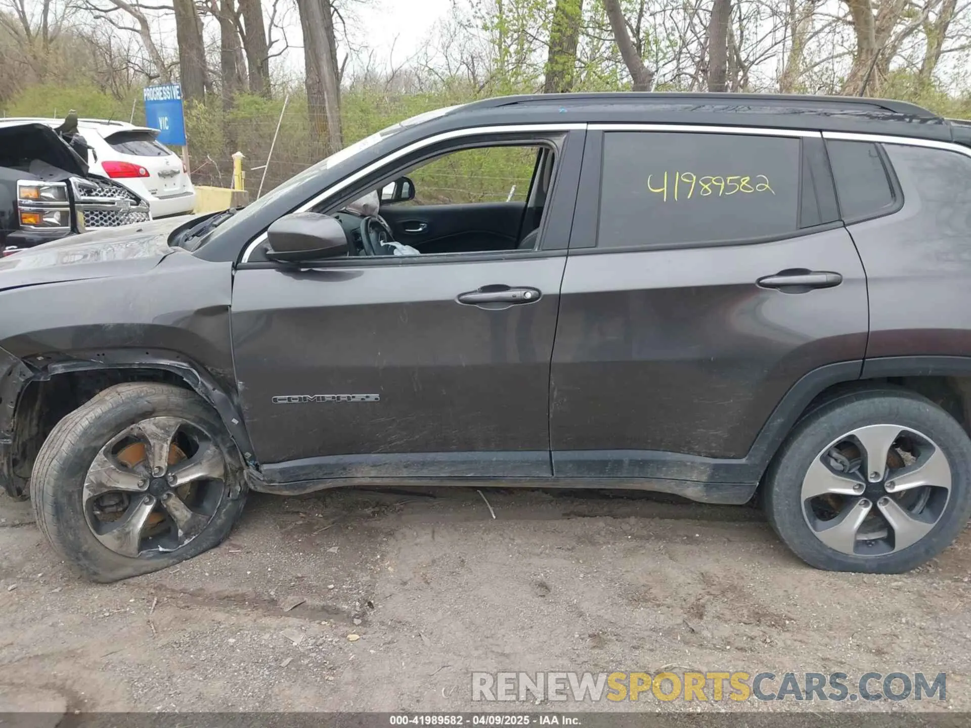 13 Photograph of a damaged car 3C4NJDBB3KT729012 JEEP COMPASS 2019