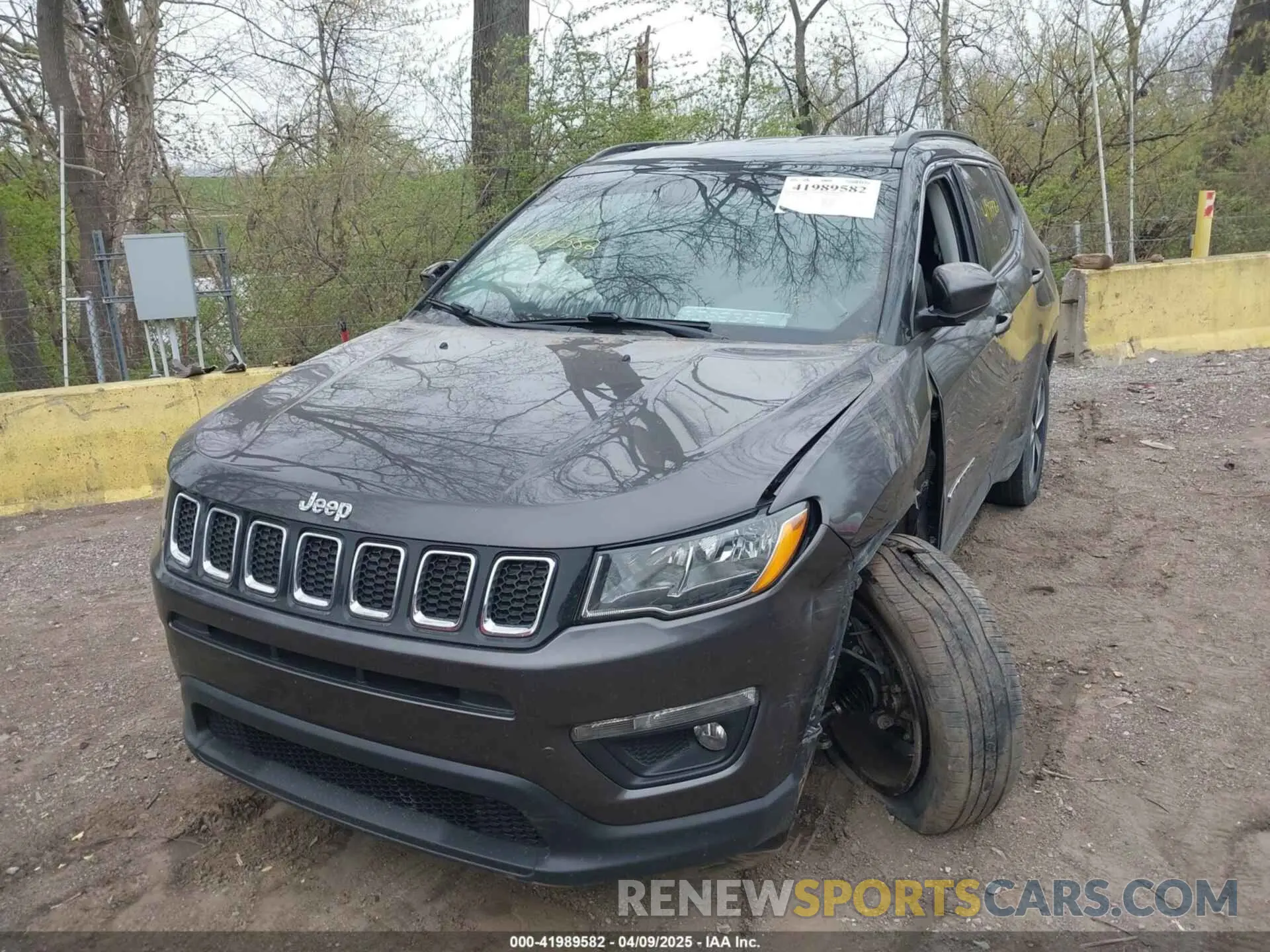 2 Photograph of a damaged car 3C4NJDBB3KT729012 JEEP COMPASS 2019