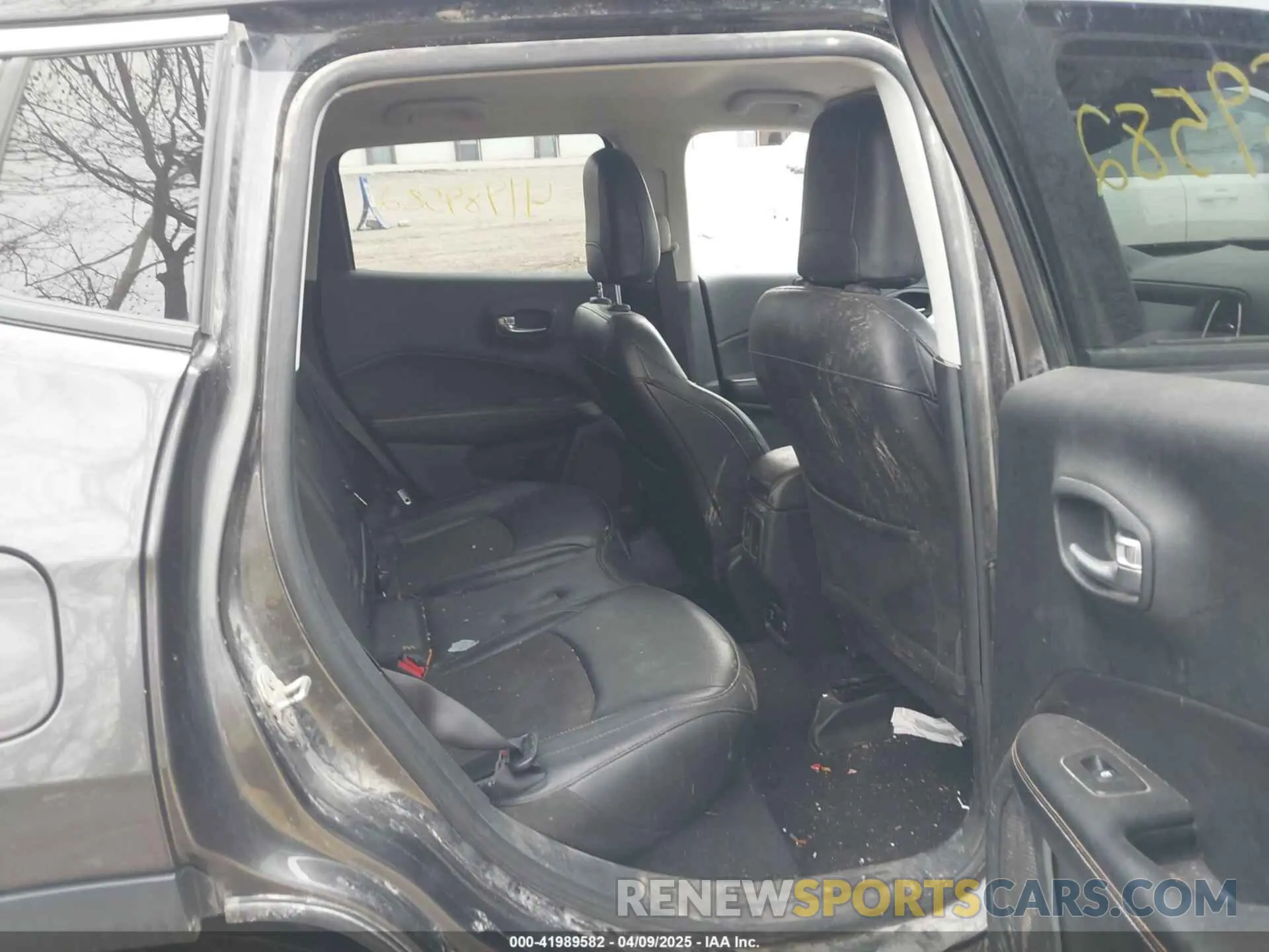 8 Photograph of a damaged car 3C4NJDBB3KT729012 JEEP COMPASS 2019