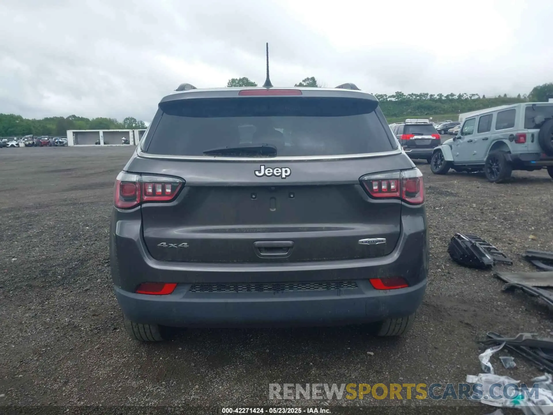 17 Photograph of a damaged car 3C4NJDBB3KT741841 JEEP COMPASS 2019