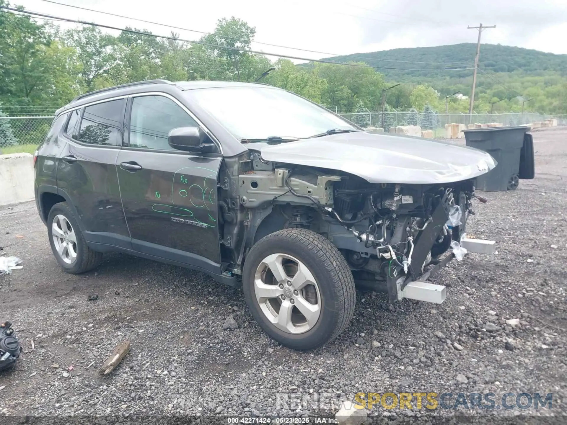18 Photograph of a damaged car 3C4NJDBB3KT741841 JEEP COMPASS 2019