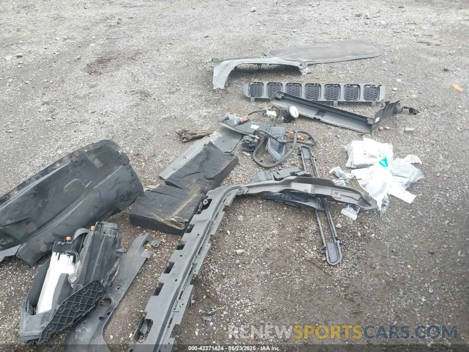 19 Photograph of a damaged car 3C4NJDBB3KT741841 JEEP COMPASS 2019