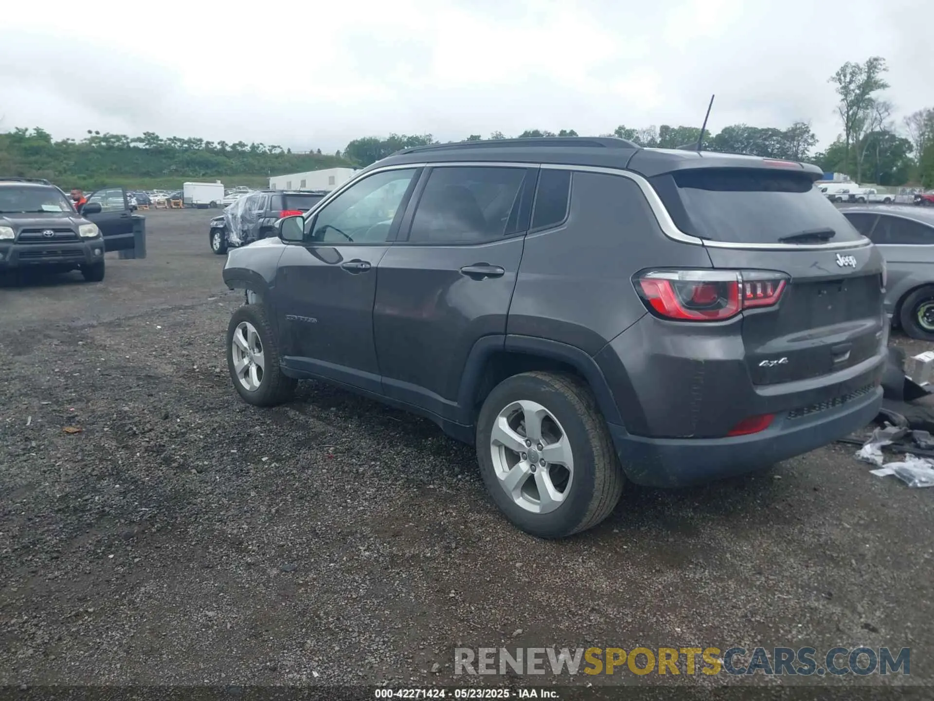 3 Photograph of a damaged car 3C4NJDBB3KT741841 JEEP COMPASS 2019