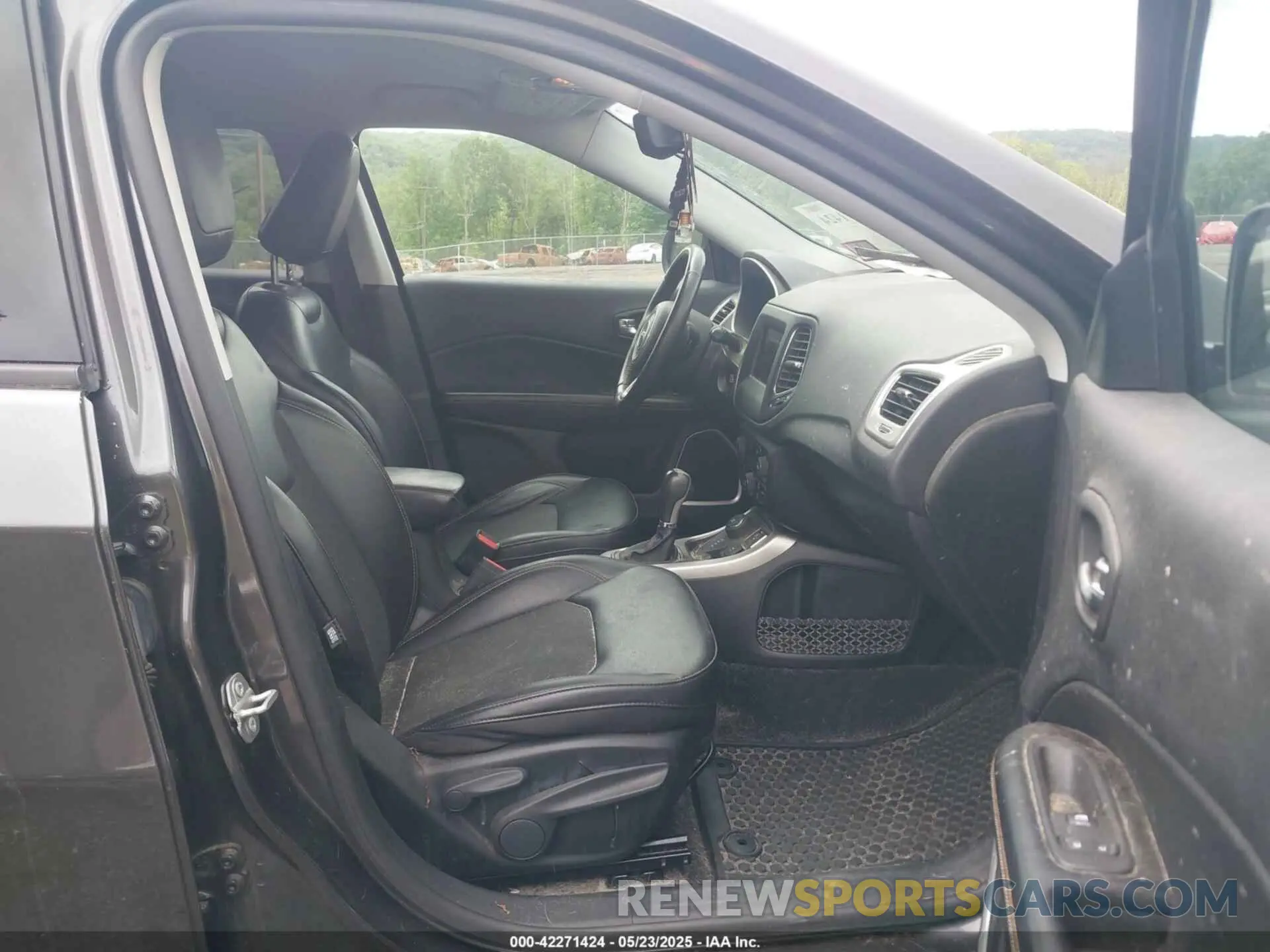 5 Photograph of a damaged car 3C4NJDBB3KT741841 JEEP COMPASS 2019