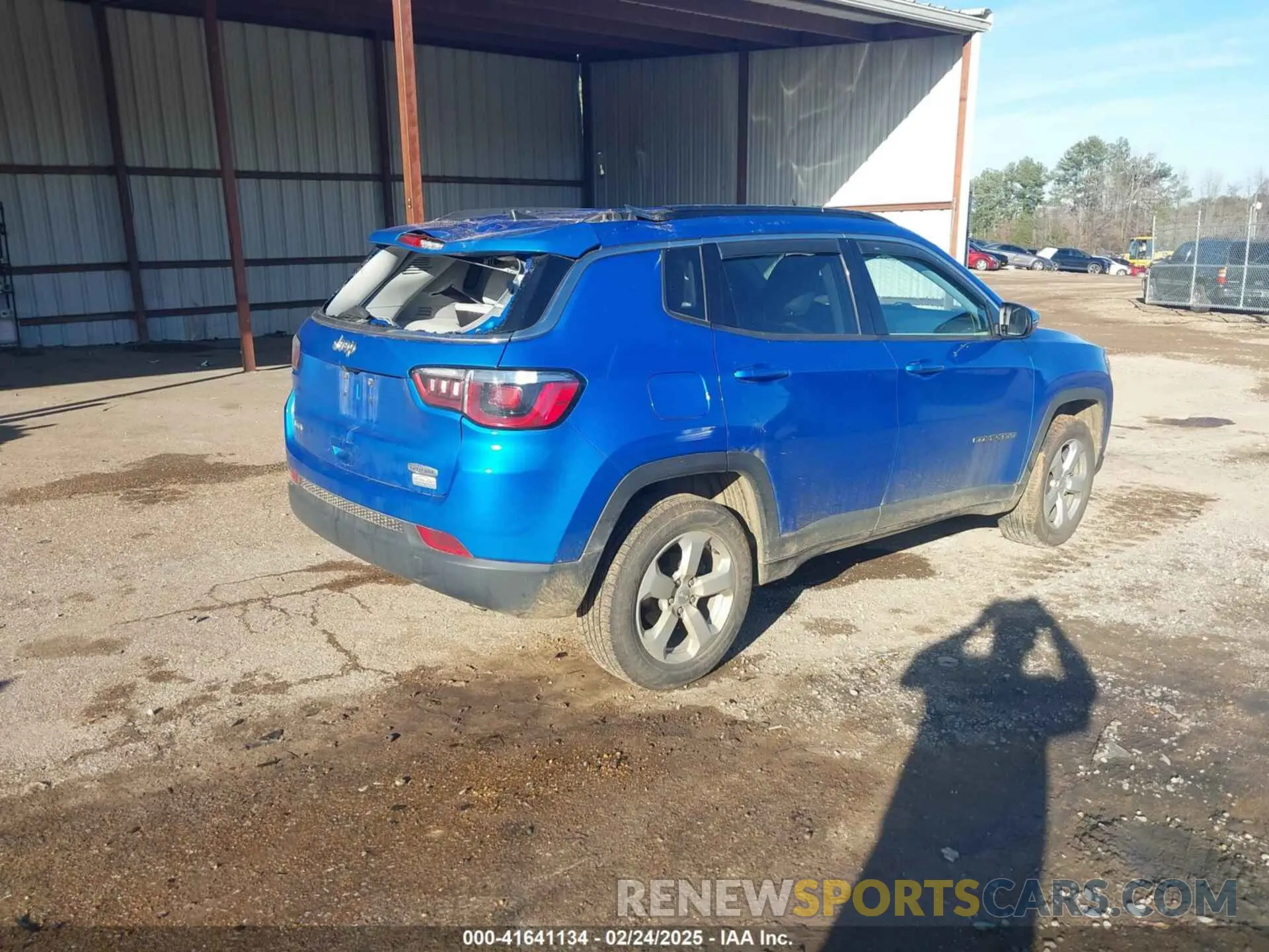 4 Photograph of a damaged car 3C4NJDBB3KT806932 JEEP COMPASS 2019