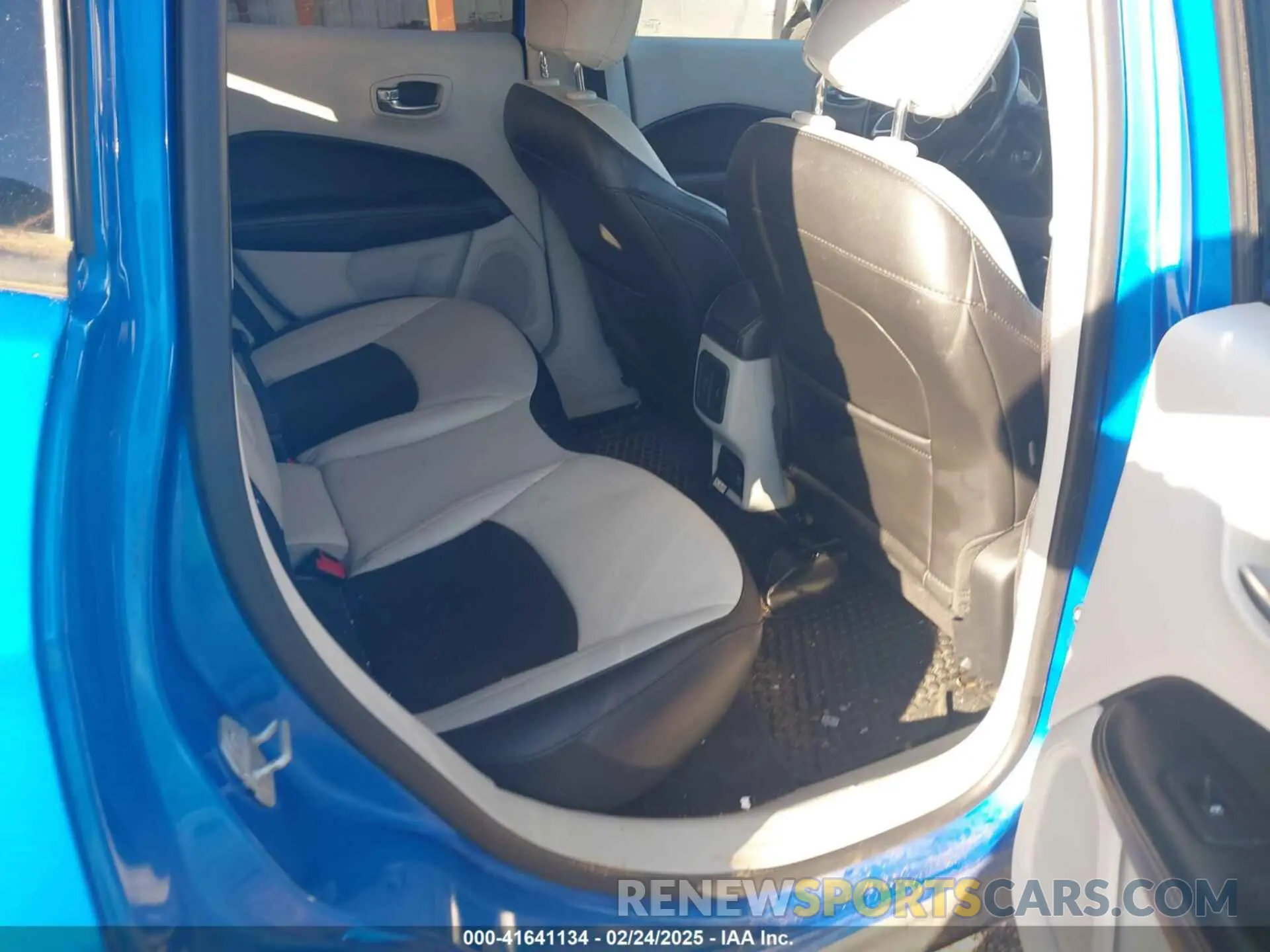 8 Photograph of a damaged car 3C4NJDBB3KT806932 JEEP COMPASS 2019