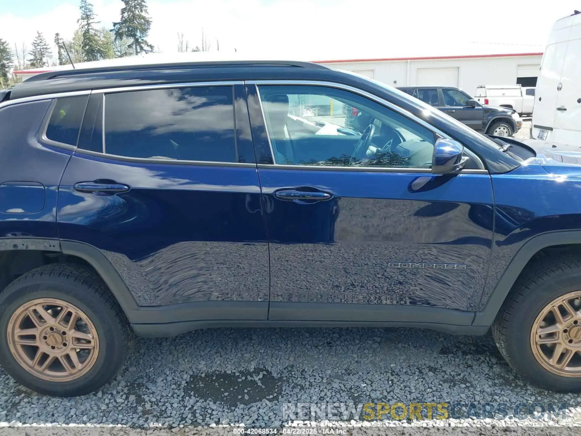 14 Photograph of a damaged car 3C4NJDBB3KT846931 JEEP COMPASS 2019