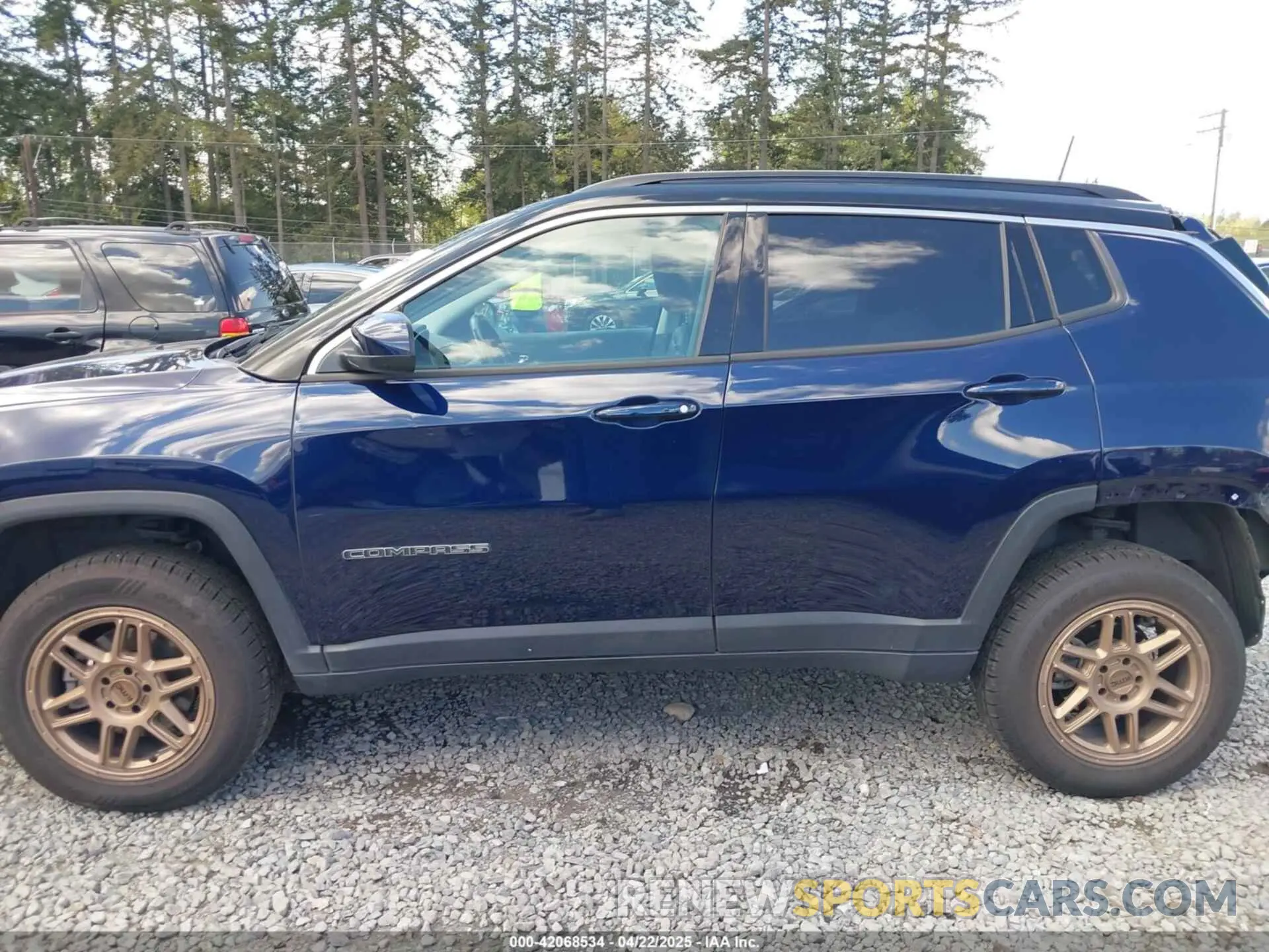 15 Photograph of a damaged car 3C4NJDBB3KT846931 JEEP COMPASS 2019